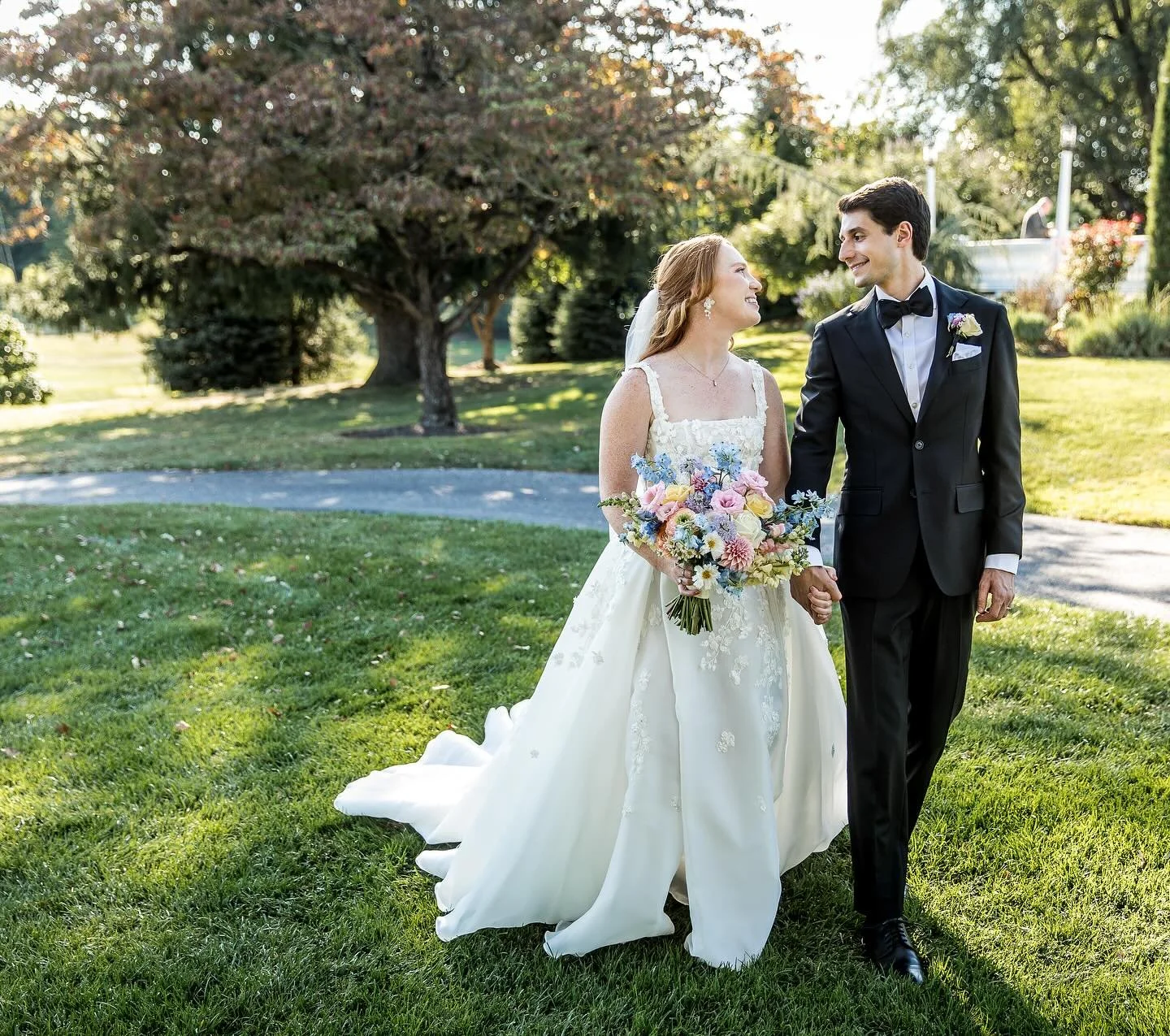 When your bride asks for a wildflower-inspired bouquet, you deliver! 🌿 

@photographyjensen 

#matlackflorist #bridalbouquet #wedding #chestercounty #westchesterpa #flowers #weddingflorist