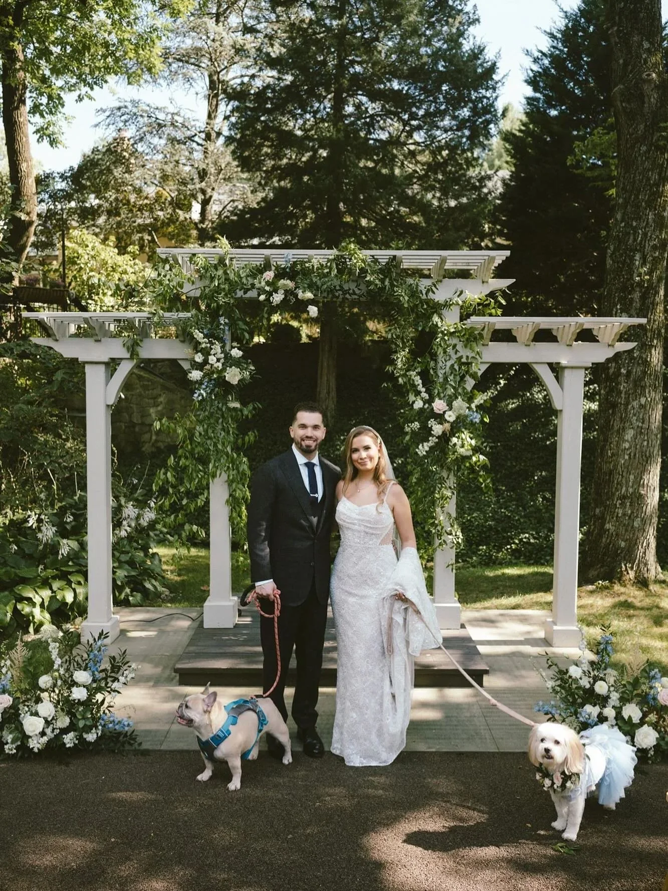 Ceremony flowers are best accompanied by furry friends in flower collars of course!🐾🌸

@lovesickinc 

#pommeradnor #wedding #flowers #mainlinewedding #ceremonyflowers #bridesofinstagram #floralinspo