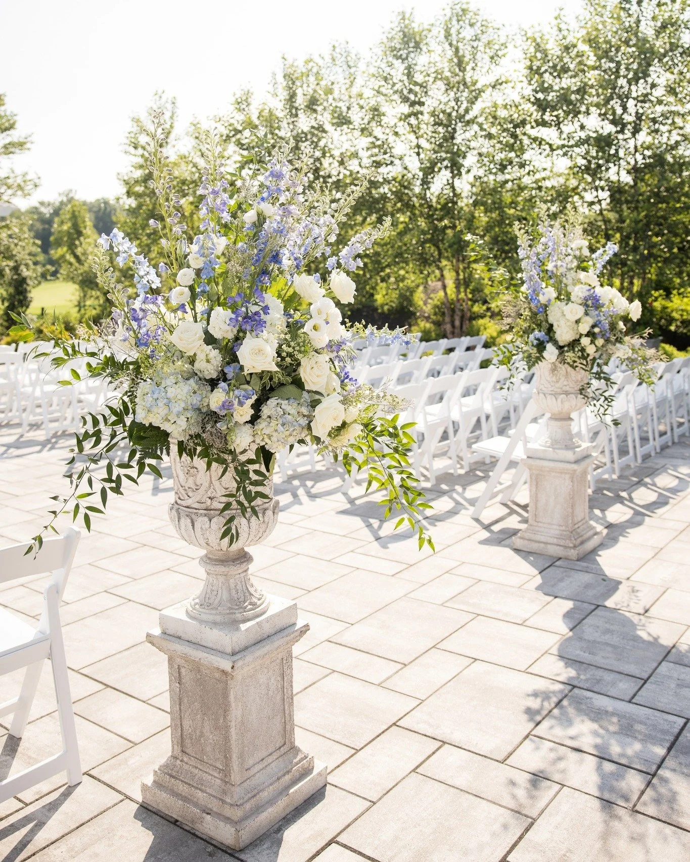 Something blue never looked so sweet 🩵
@tiffanyatlasphotography 
#wedding #florist #thegardensatapplecross #flowers