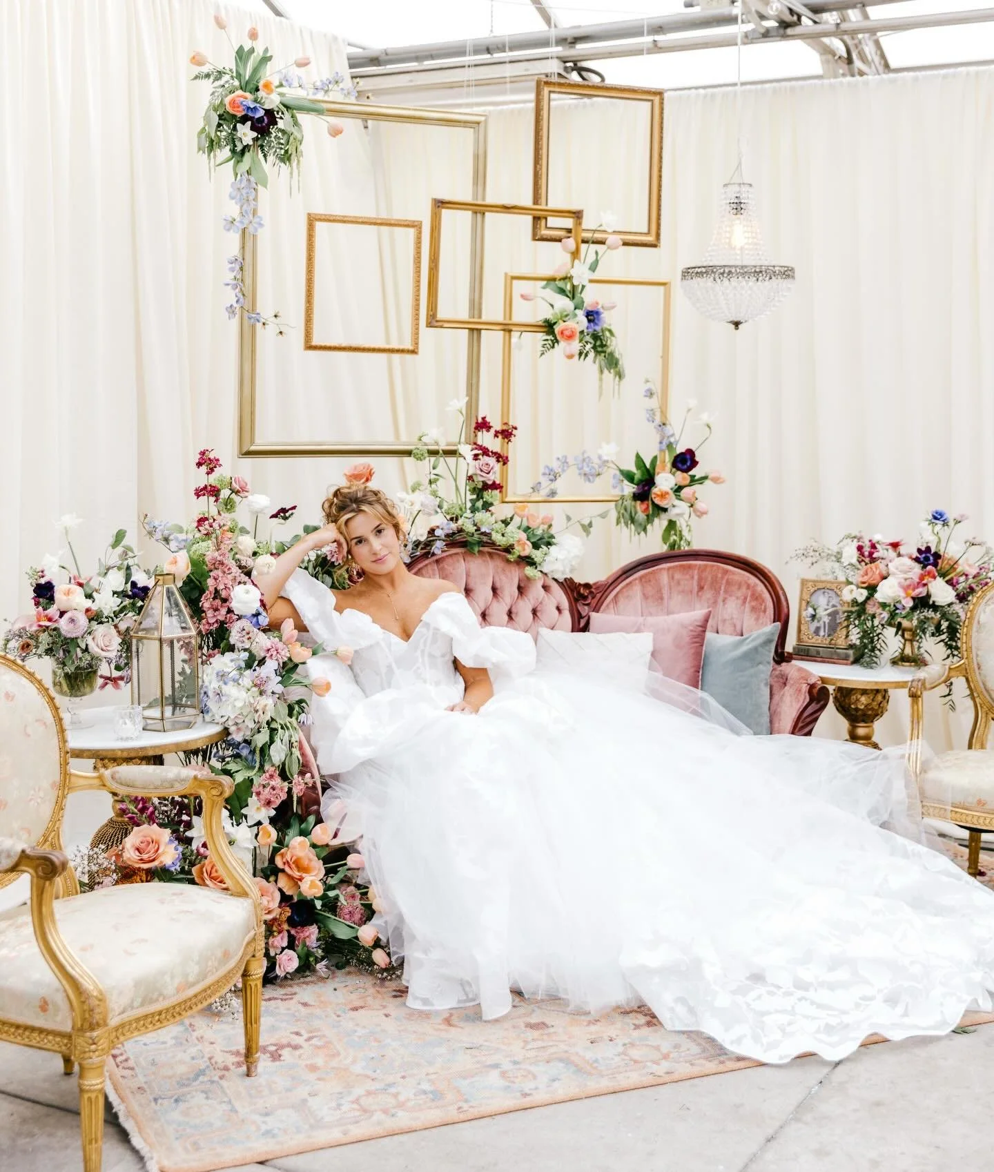 Mentally we are here...💭💕Enjoy a throwback to LIITA 2025 where we had the honor of providing stunning florals for this dreamy Victorian showcase!

Venue: @hortcenter.philly 
Planning + Design: @olivestreetevents 
Catering: @byconstellation 
Florals