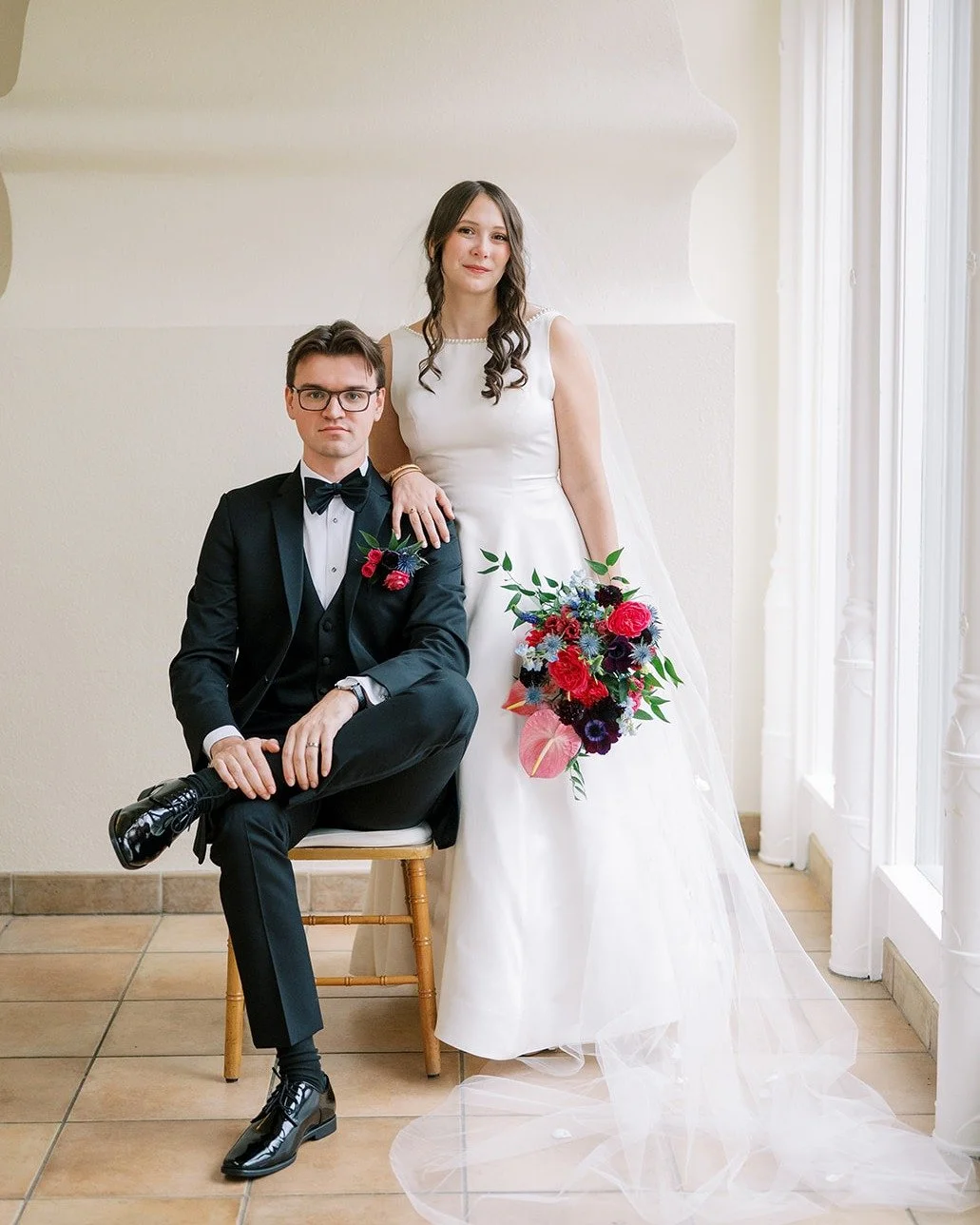 The perfect pop of color at @pommeradnor !
@haleyrichterphoto 
#wedding #flowers #bouquet #pommeradnor