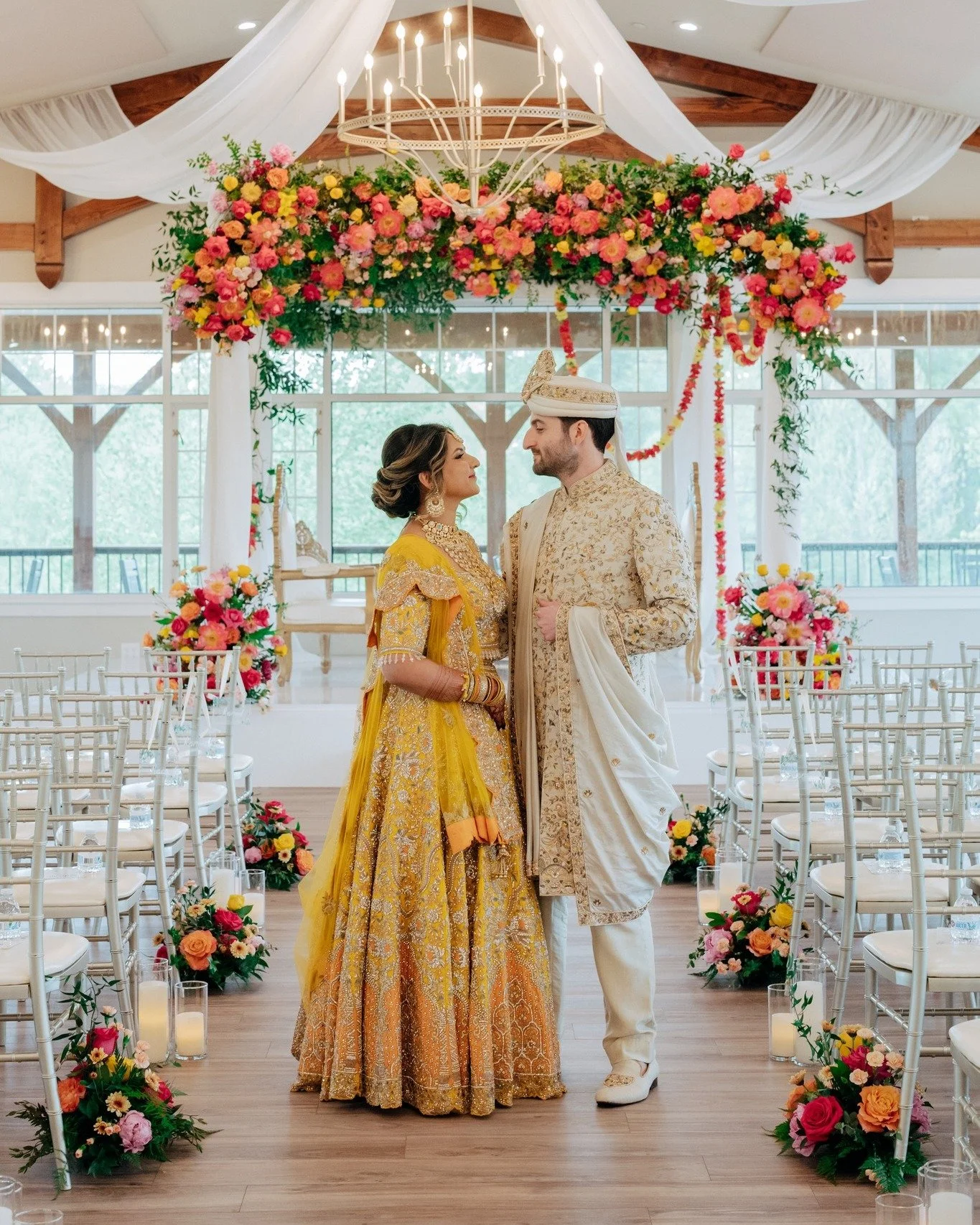 A wedding moment we will never get over. Hetal &amp; David's wedding at @thegardensatapplecross was picture perfect down to every last detail.✨ 
@emilypalmphoto 
#wedding #gardensatapplecross #florist