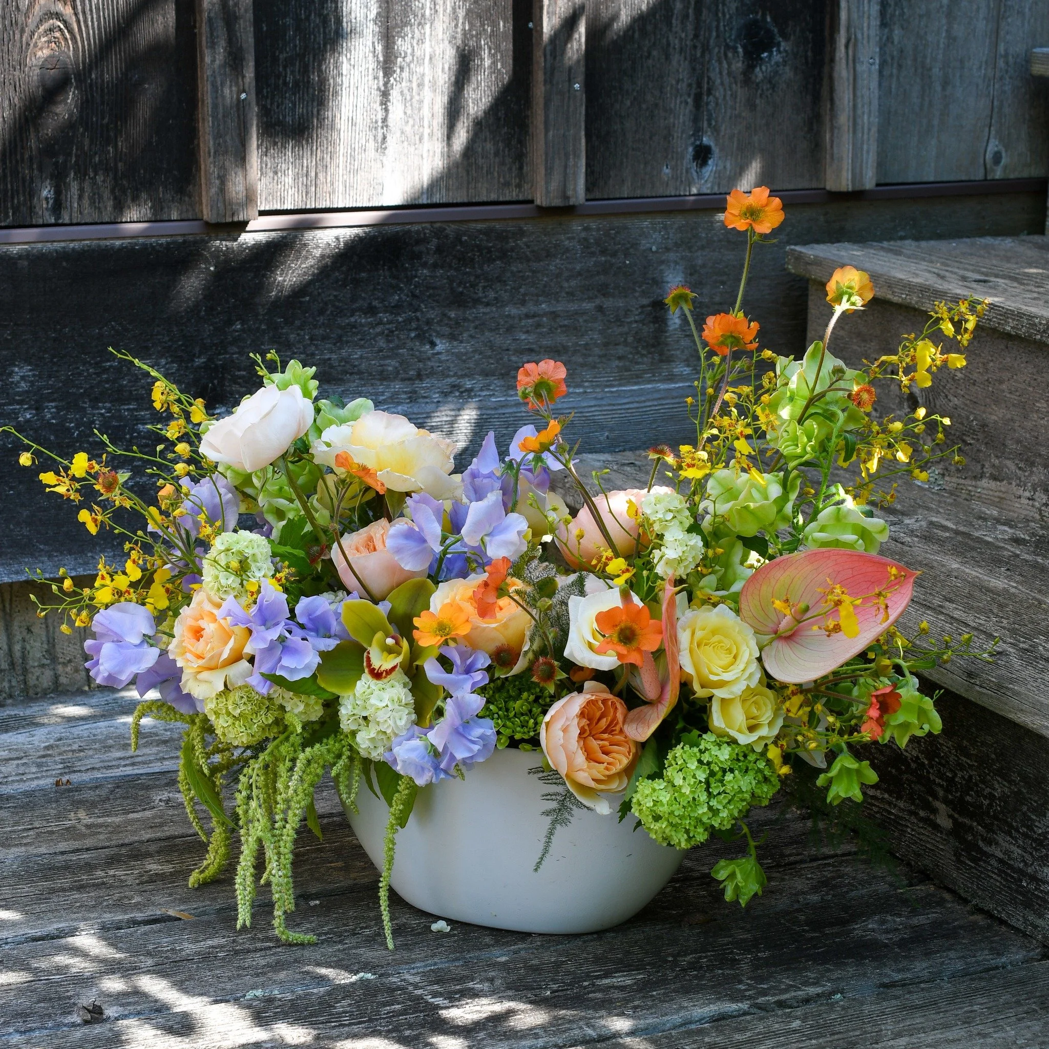 Hello June! Bright, bold summer blooms are here. This is your reminder centerpieces don't have to be boring💛 
#centerpiece #flowers #summerflowers #florist #westchesterpa