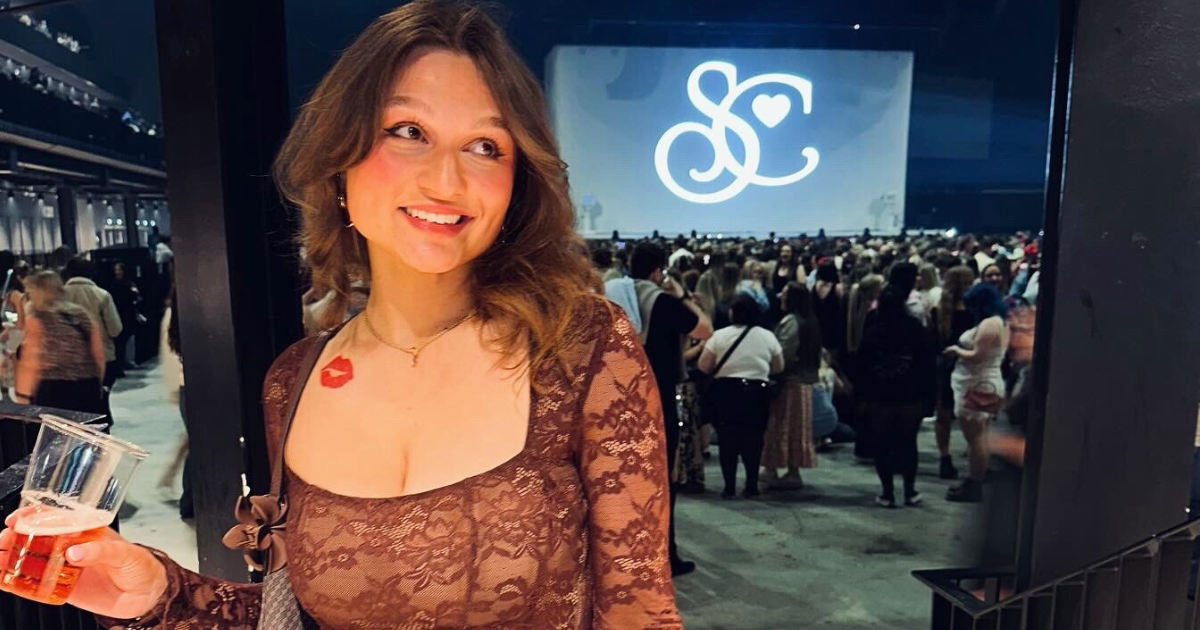 Brown Lace, Ruffled Skirts, &amp; Kiss Tattoos: A Short n’ Sweet Evening