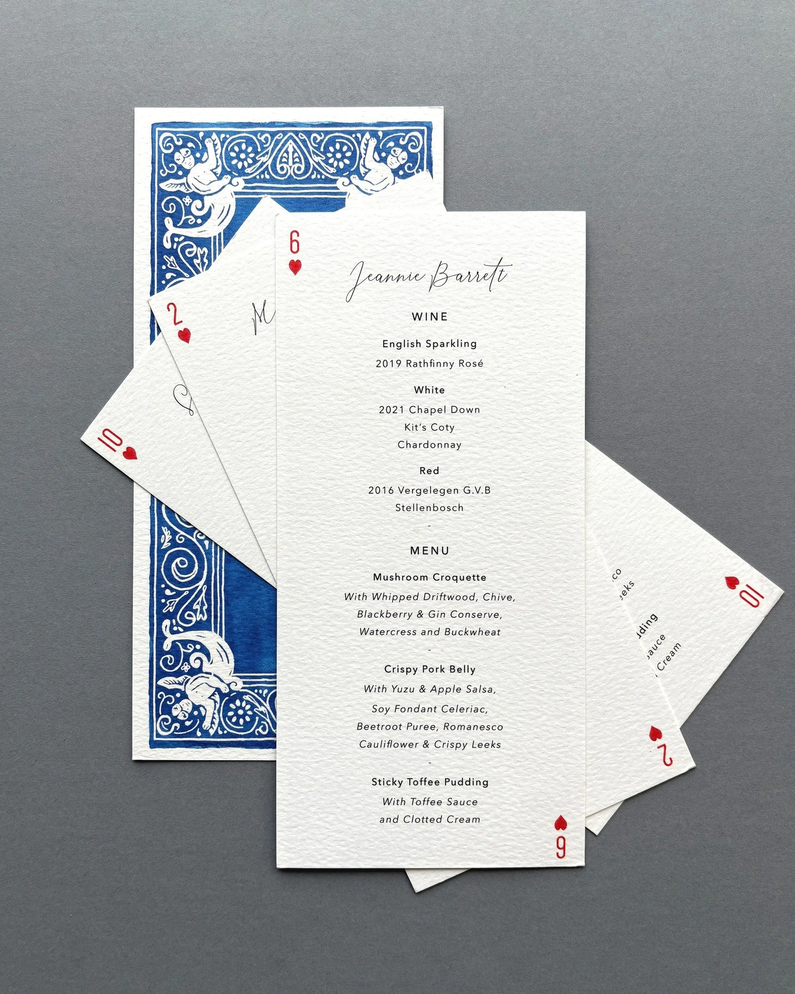 A little bit of magic for the wedding breakfast! 🃏✨

I loved creating these unique playing card-inspired menus for a groom who was a magician. It&rsquo;s the perfect example of how stationery can reflect your personality in the most subtle, elegant 