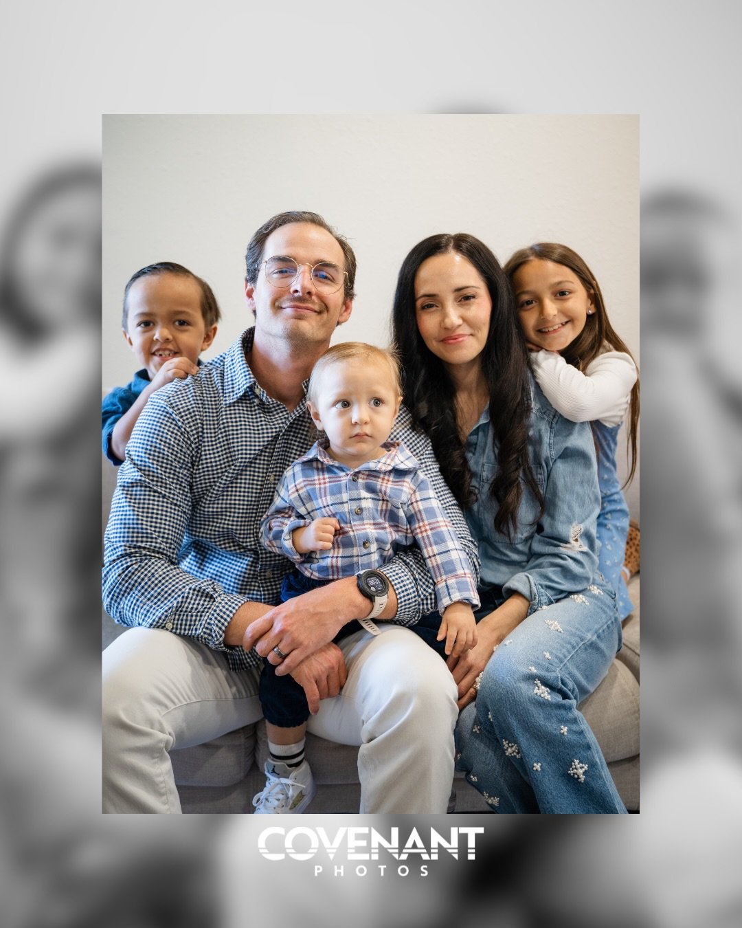 ✨2025 Christmas Portraits✨

4th of 9 families that came out for @emilyparker_realtor &lsquo;s annual client Holiday Photoshoot! I had a blast taking all of these family&rsquo;s photos for the holidays. 

DM for availability!
Website in Bio

❄️Happy H