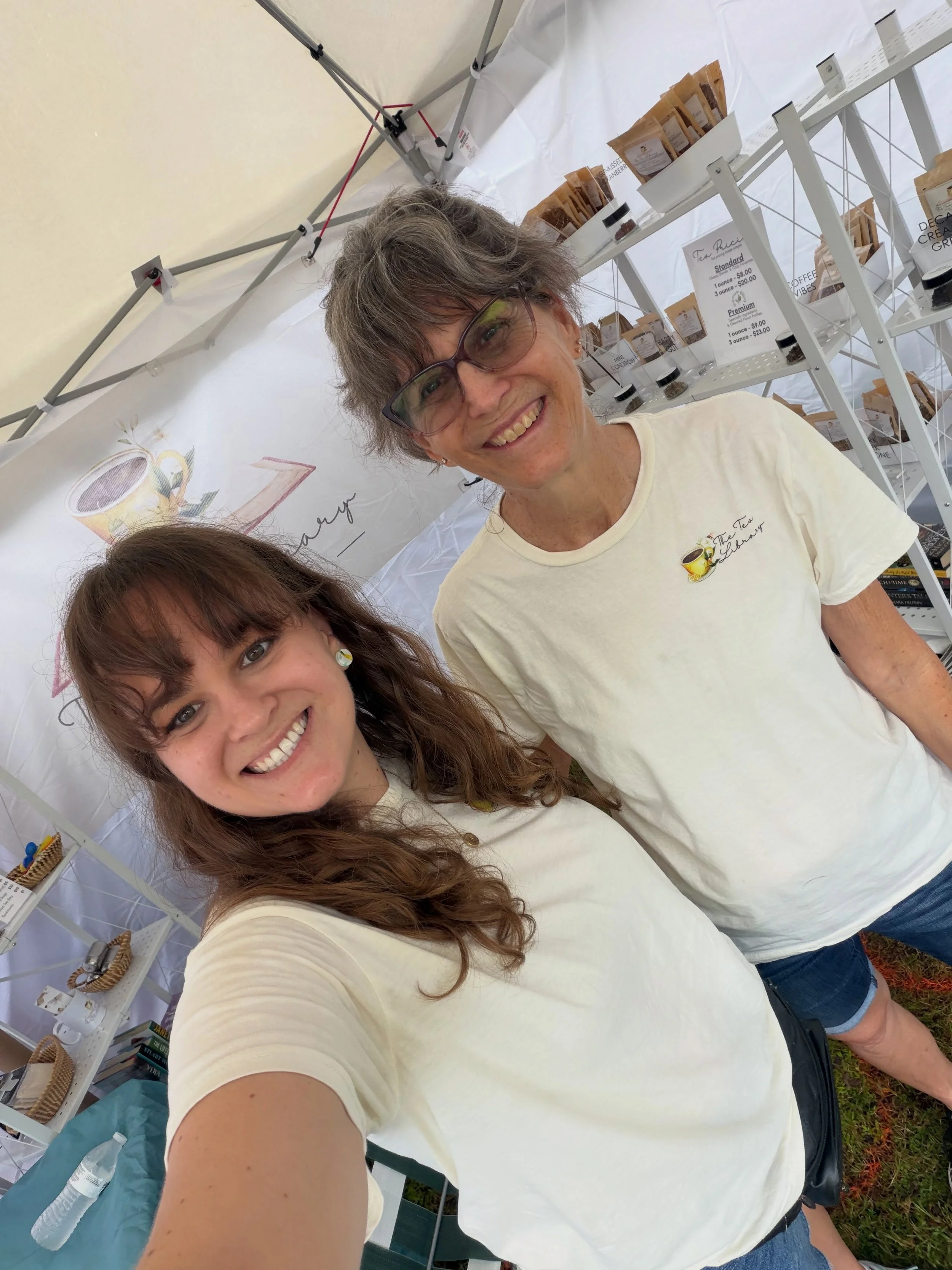 My mom and I are out at Wickham Park all weekend for the Melbourne Art &amp; Craft Expo!

Saturday: 10-5
Sunday: 10-4

Today (Saturday) we are sampling Sunkissed Cranberry and Haunted Haze 💚

There are sooo many amazing vendors here, you don&rsquo;t
