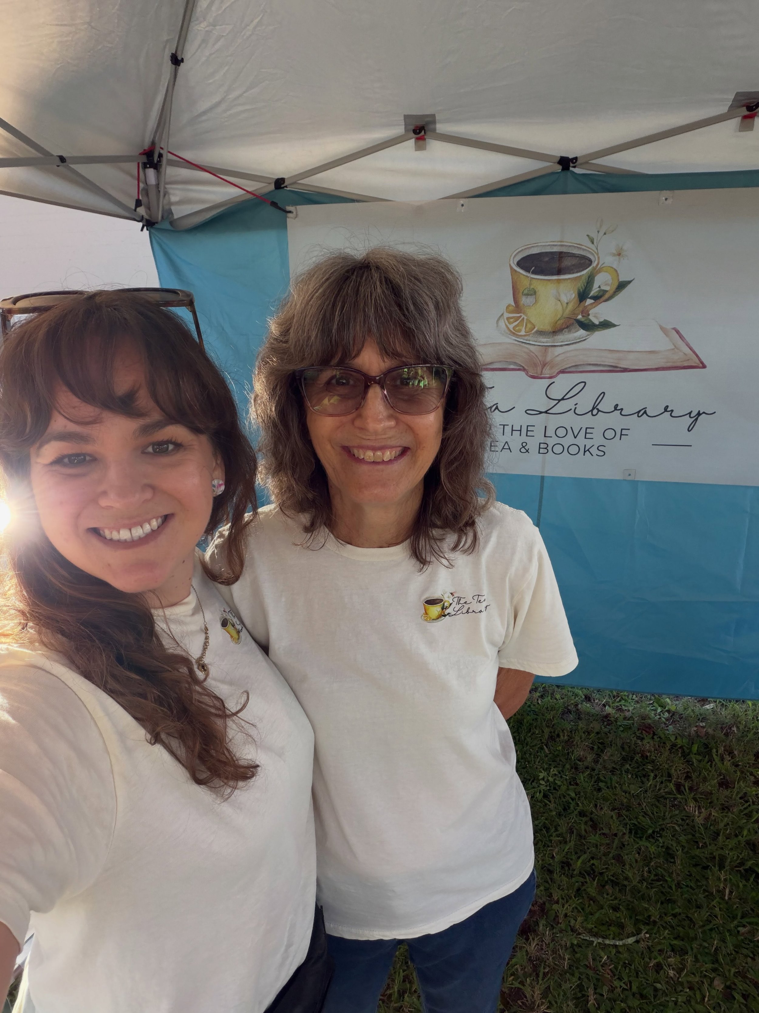 My mom and I will be at the Green Gables Harvest Festival from 9-3 today!

Our sample of the day is SWEATER WEATHER 🍂
The weather is beeeeautiful 😍

📍1501 S Harbor City Blvd. Melbourne 32901

#thetealibrary #fallweather #falltea #supportlocal #sat