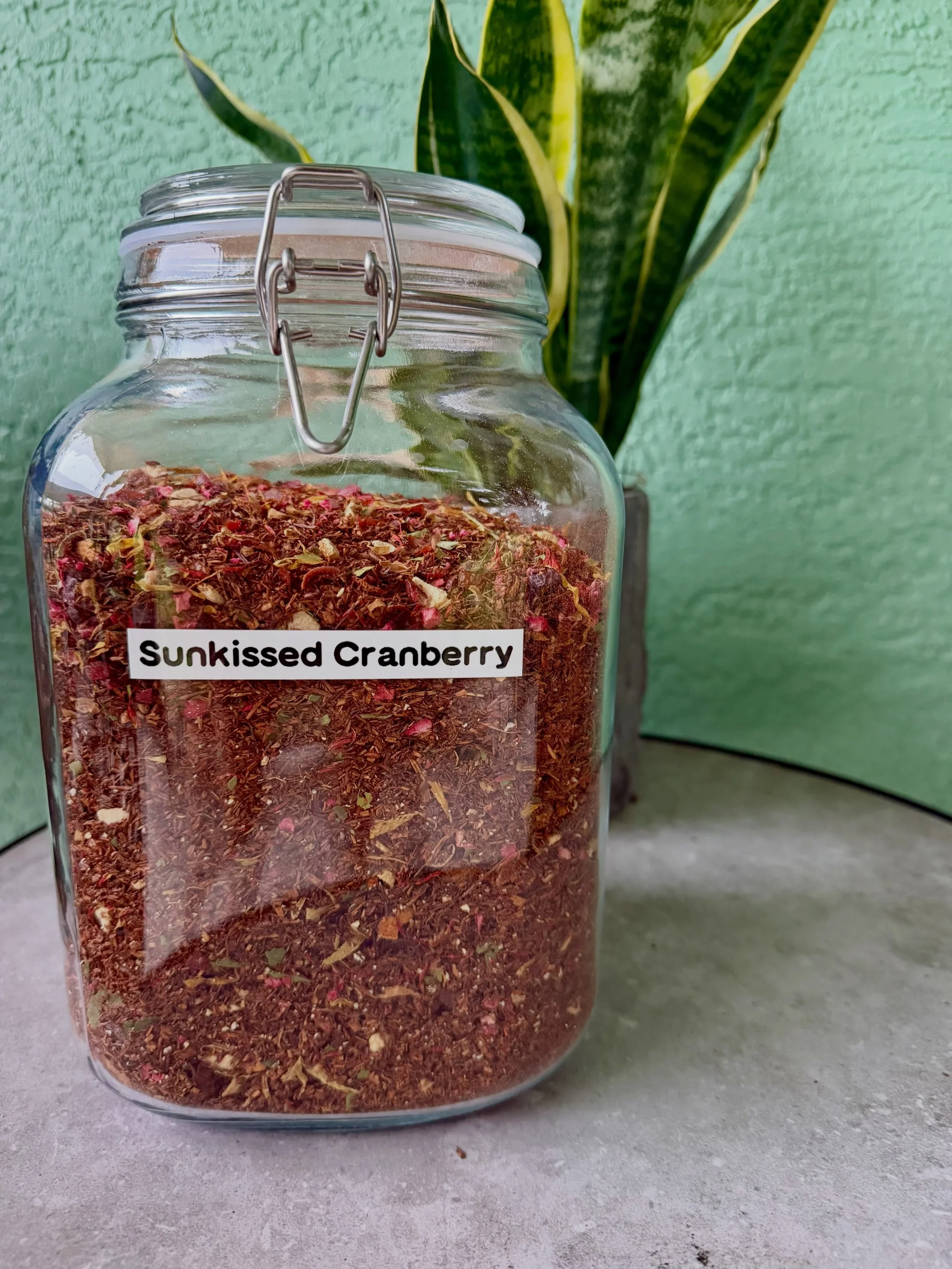 🍂 A new fall blend is arriving tomorrow&hellip;

Meet Sunkissed Cranberry, a bright cranberry orange rooibos that brews the prettiest ruby amber. 
It&rsquo;s a little sweet and a little tart, super cozy, and a bit sun warmed from the orange. The per
