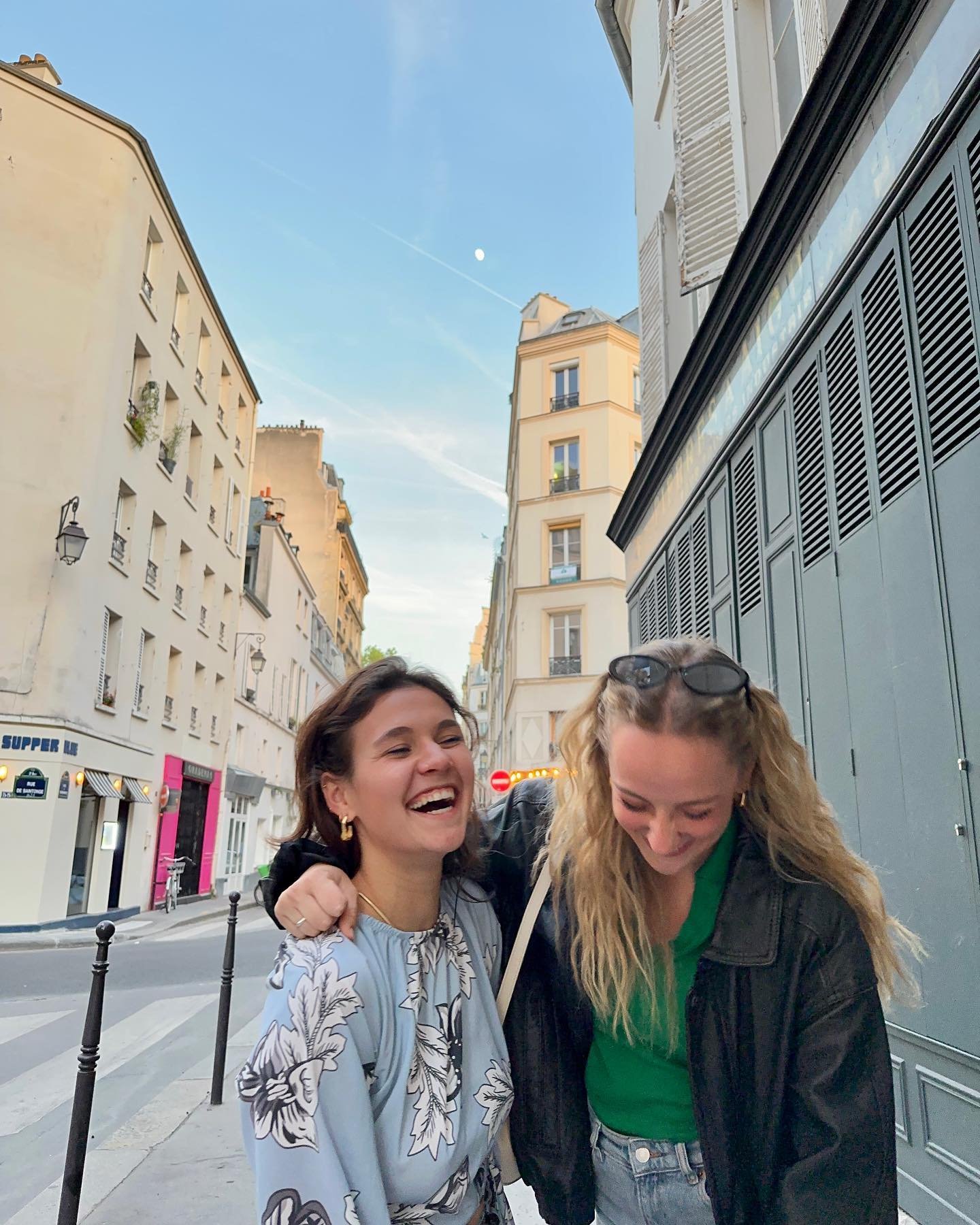 looking for an apparment in paris, hit us up