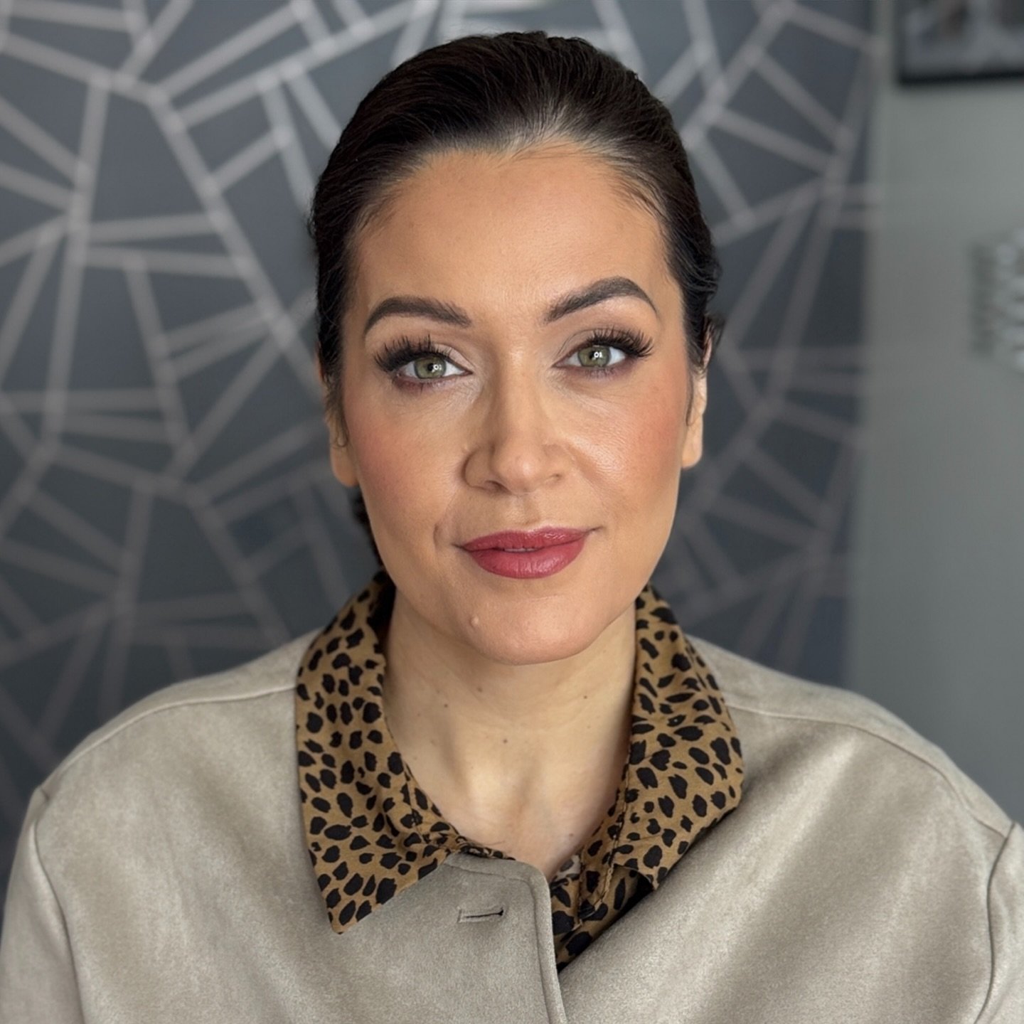 Loved this striking wedding guest look this morning! The bold lip and defined eye worked so well against this clients beautiful features 🥰