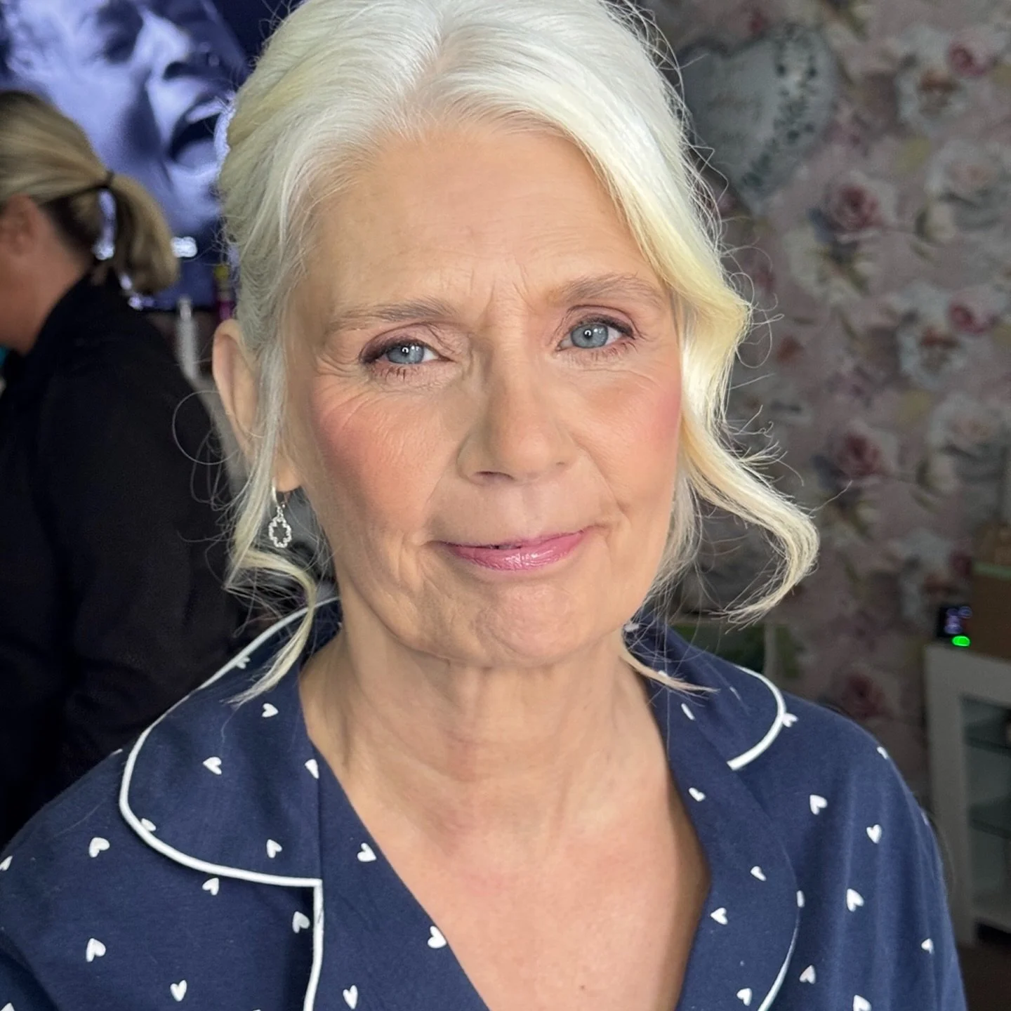 This lovely lady hadn&rsquo;t worn makeup for years after losing her husband; she was so nervous and anxious about the outcome. It was gorgeous to see her look in the mirror and get excited &amp; a little emotional 🥹 for the day ahead. Swipe for the