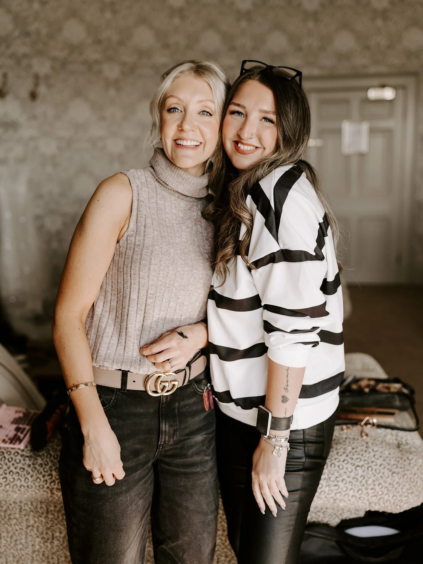Captured doing our thing @nadiascotthairstylist 🤣🙌🏻❤️

@nickgeorgiouphotography