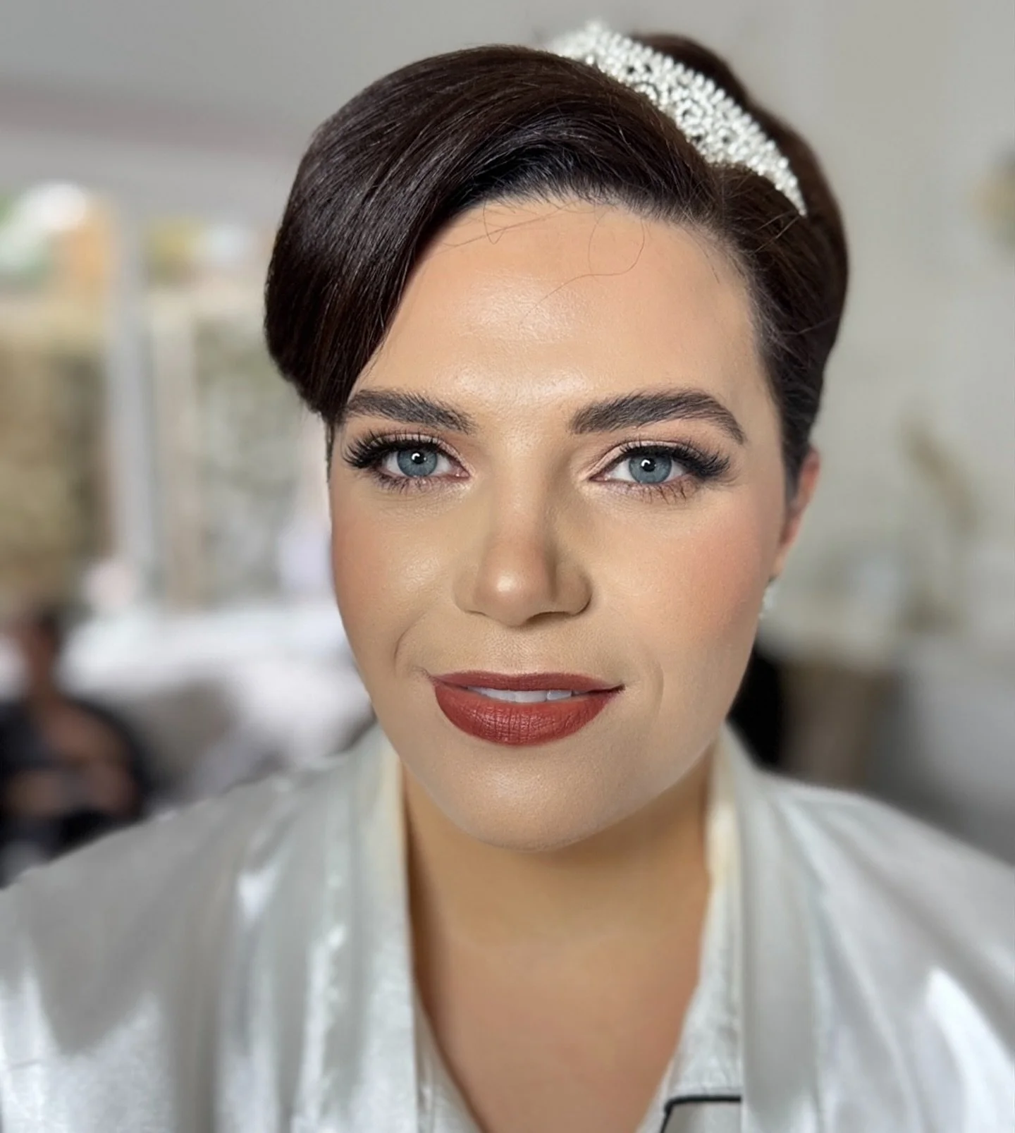 The stunning Victoria. Classic red carpet princess vibes yesterday over at @rushpool_hall 

She wanted full cover glam and a lip look with all the lash!

Swipe for the glow up ✨ 

Supplier love to @sophotogenicphotography