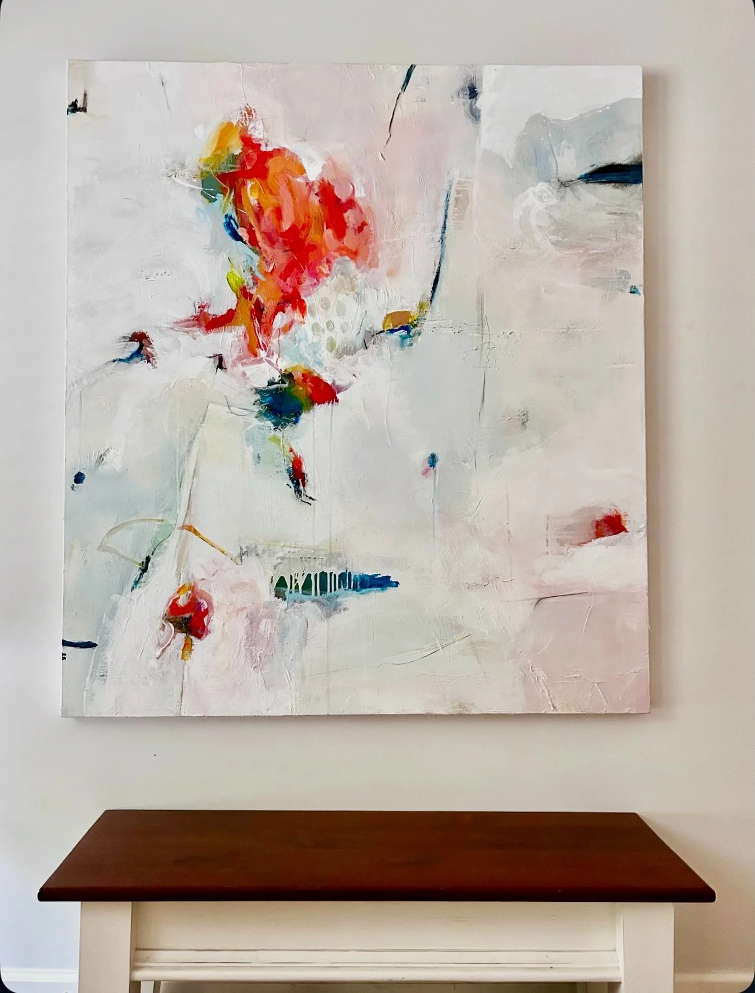Another big painting in a fairly small entry space. It&rsquo;s welcoming. It greets people with life and color. Create and collect art that inspires and brings energy to the home.

#artforthehome #entryway #artfordesigners #contemporaryabstract #salt