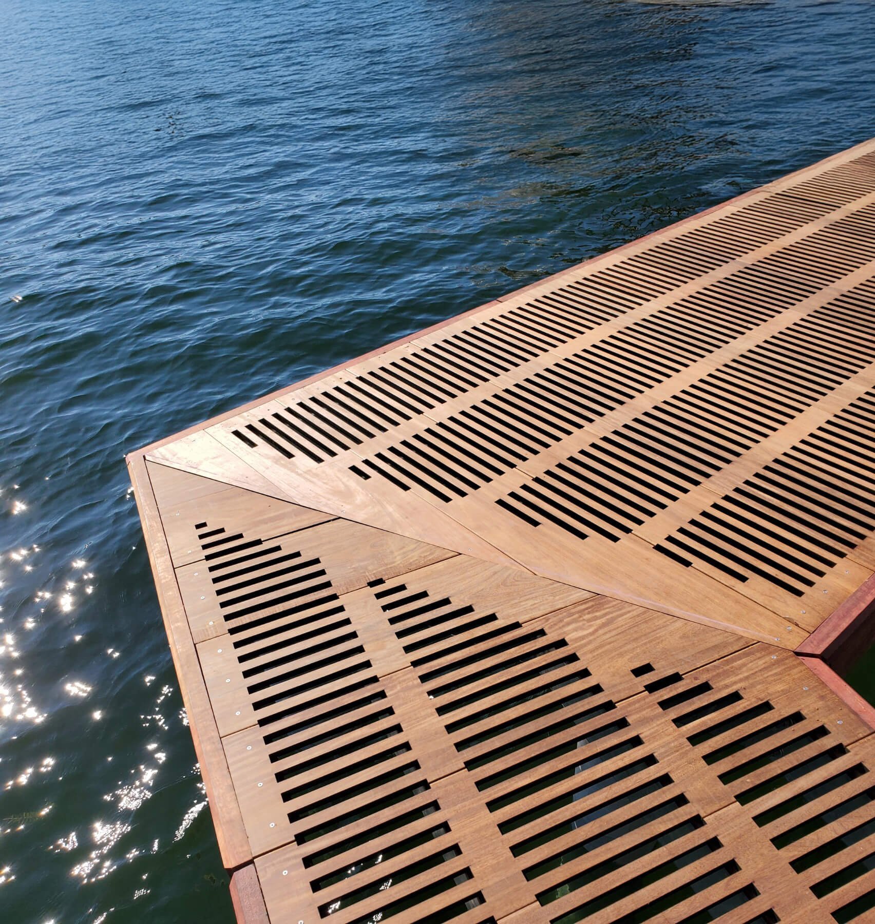 Oranssi project: wraparound deck