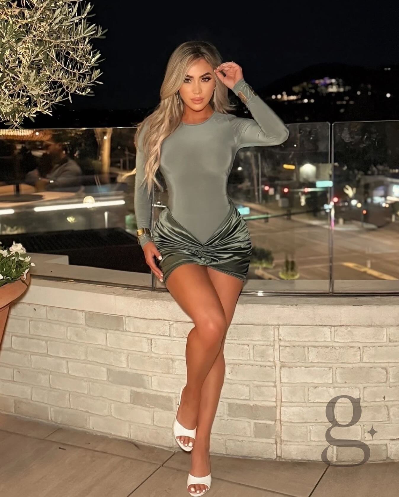 🌙 Warm summer nights, even hotter tans🔥

#glowgirlsummer #glowbeforeyougo #glowgirls #effortlesstan #endlessglow #selftanner #spraytans #spraytan #sunlesstan #airbrushtan #sunlesstanning #spraytantips #spraytanexpert #spraytanartist #glowbyaimeejo 