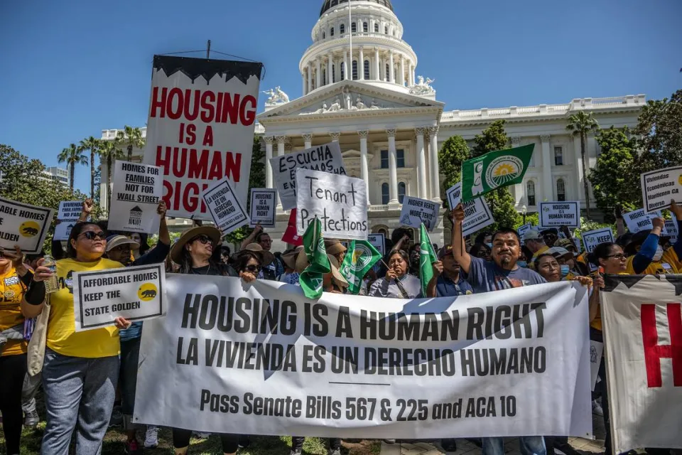 🏡💚 Fight fight fight! Housing is a human right!