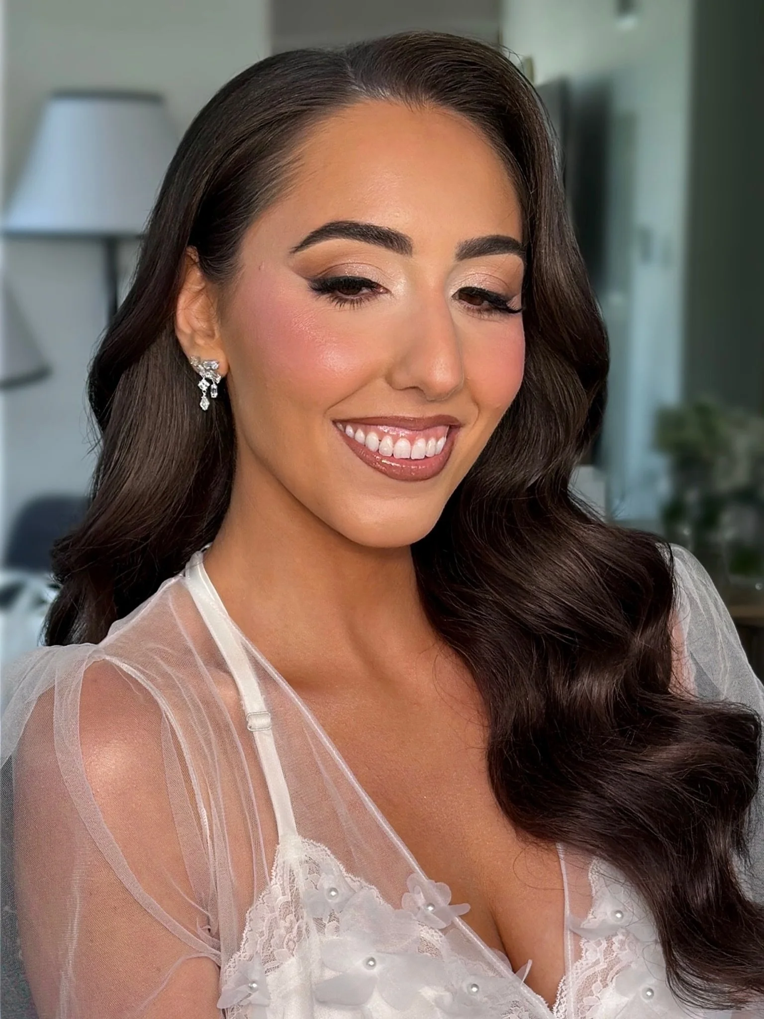 The breakdown on Josie&rsquo;s perfect neutral and snatched bridal glam just >>> swipe left 🫶🏻

@kiehls 
@weleda_usa 
@byoma 
@ofracosmetics 
@maccosmetics 
@makeupbymario 
@urbandecaycosmetics 
@anastasiabeverlyhills 
@patricktabeauty 
@n