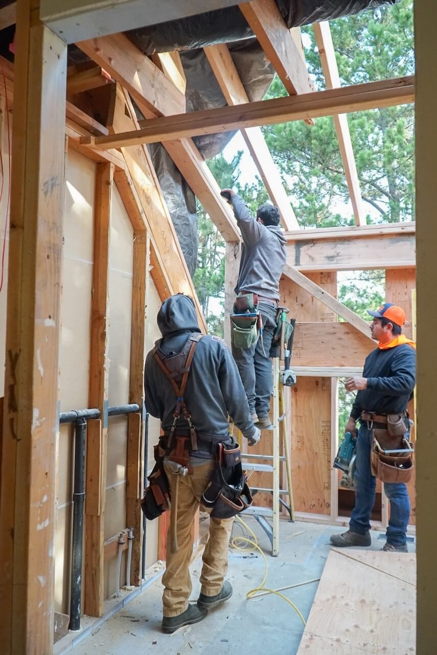 Oregon-Coast-Remodel-Workers-3.jpg