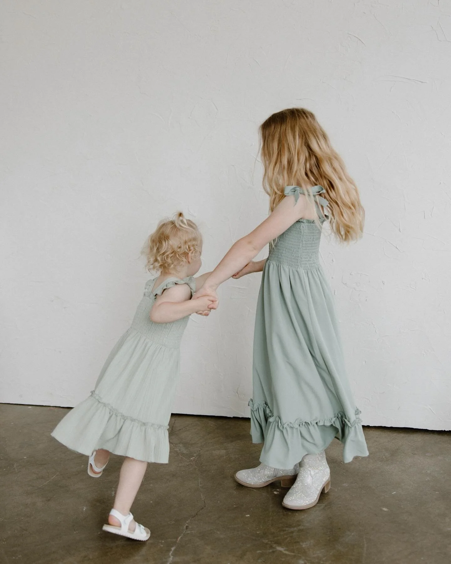 sweet studio session with the sweetest family! 🌸🌼