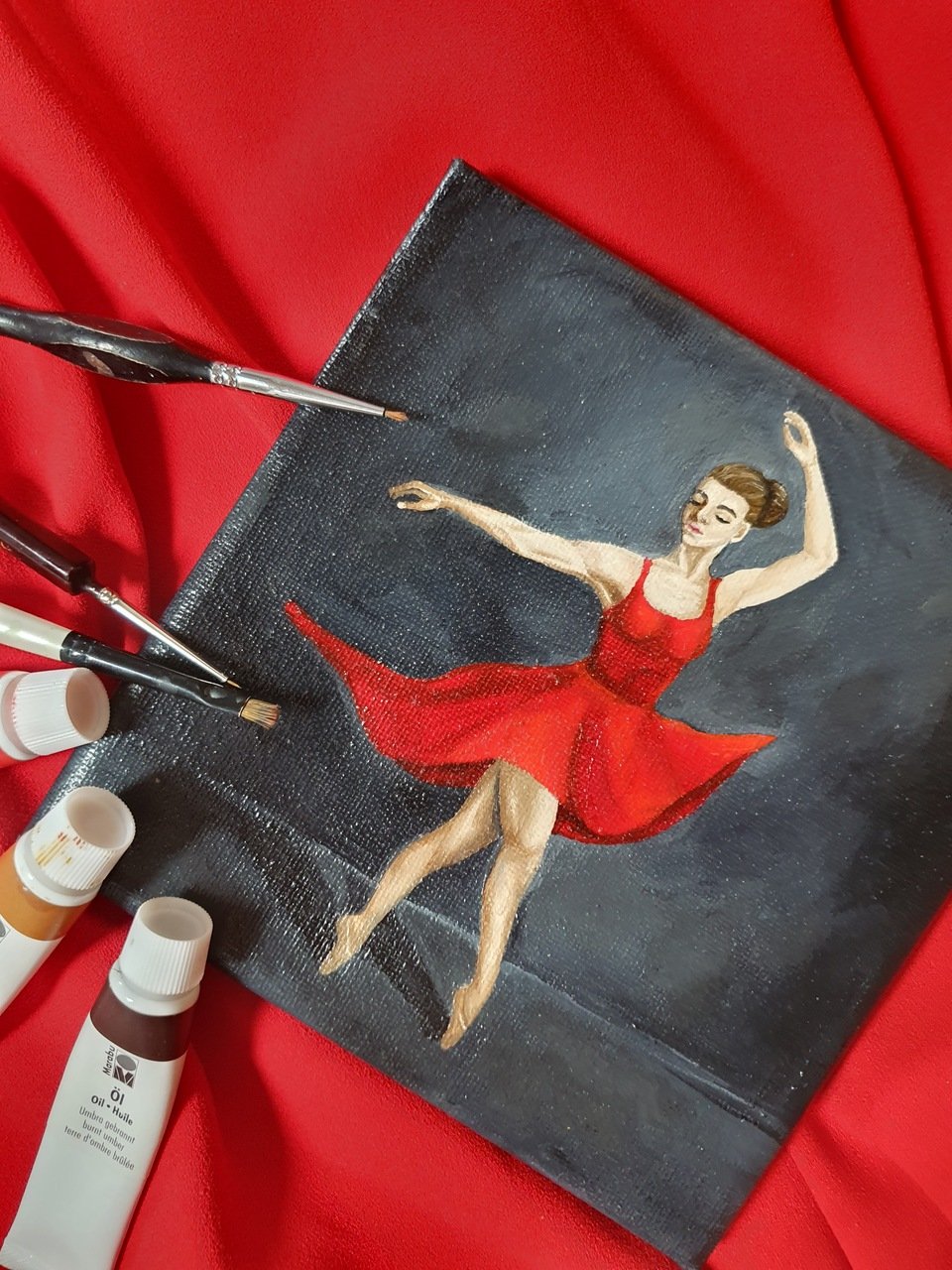 Ballerina im roten Kleid