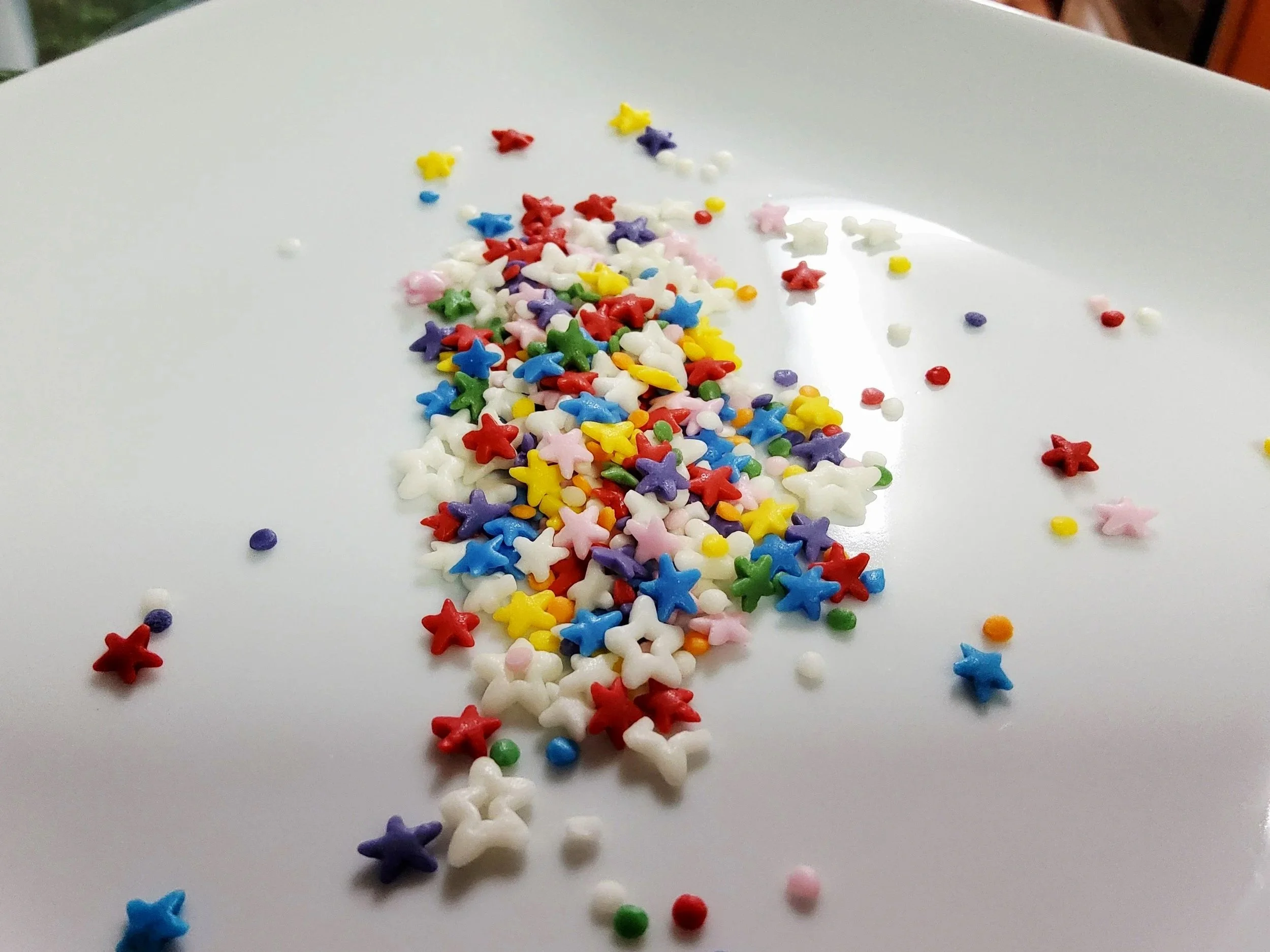 Dye-free stars sprinkles