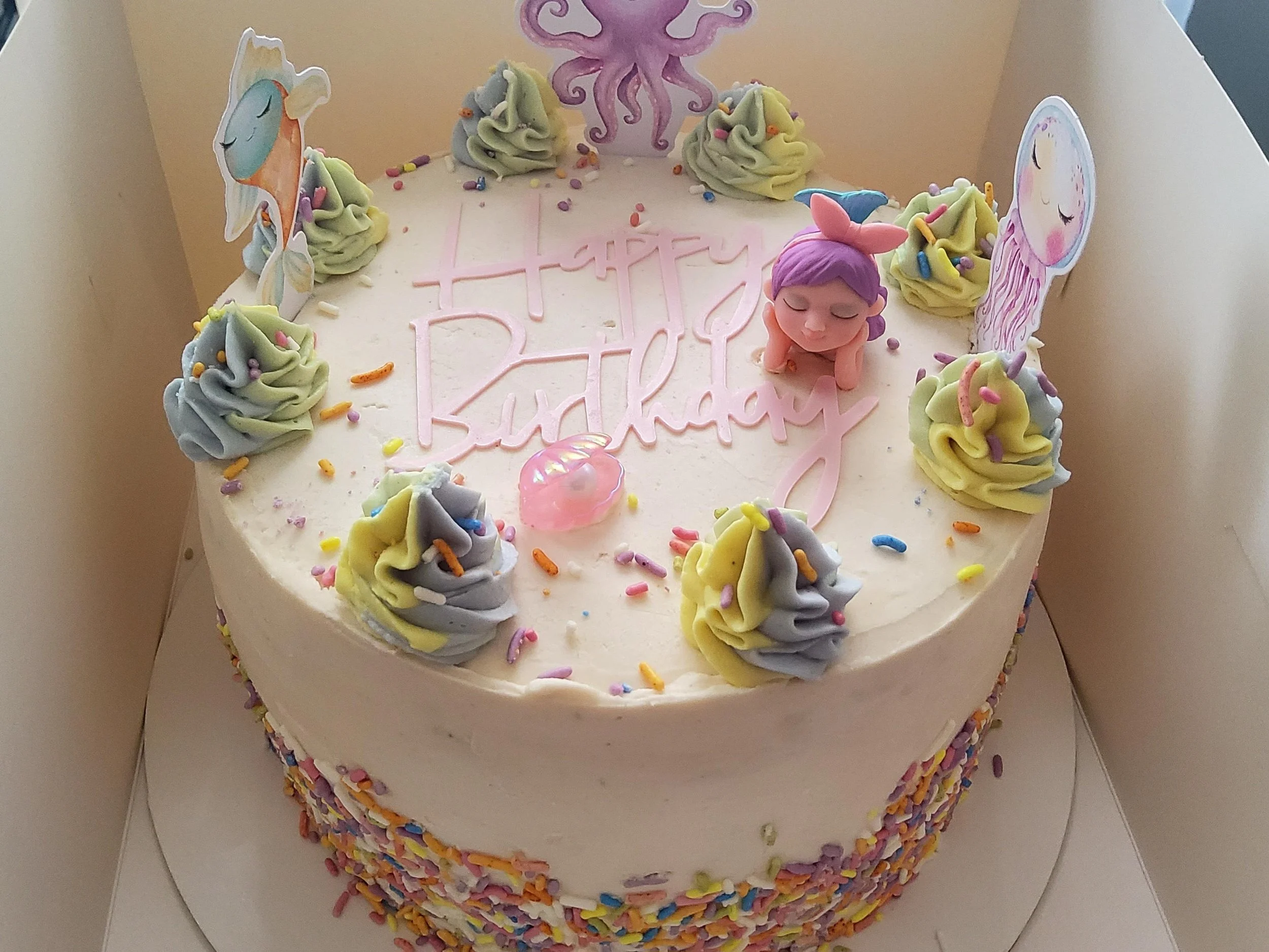 Plant-based 3-layer/8-inch round/vanilla confetti cake/under the sea themed