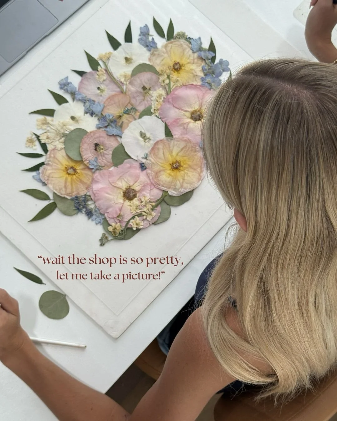 Beautiful moments captured in our shop recently💖💐

Which pics of the shop do you like seeing the most?✨

&bull;
&bull;
&bull;

#floralshop #floralpreservation #bouquetpreservation #aesthetic #pinterestaesthetic