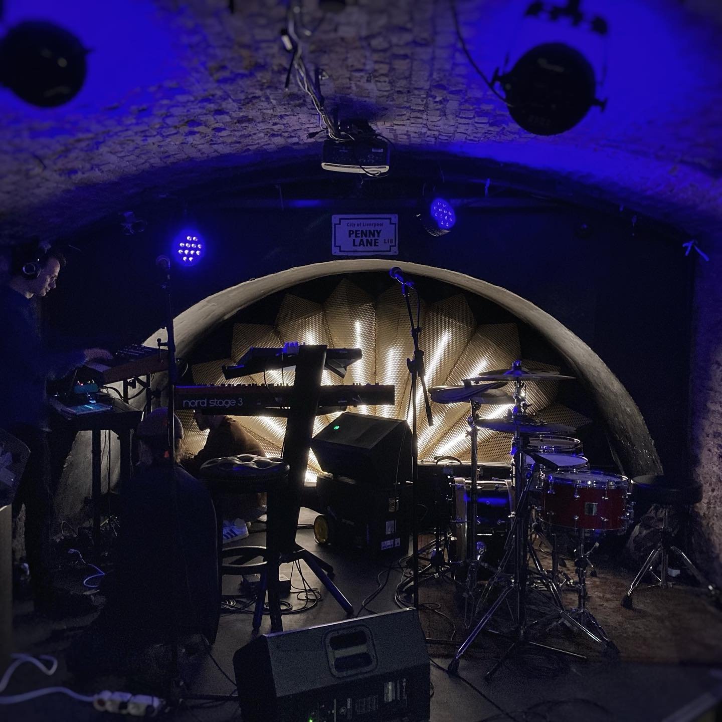 TONIGHT π₯
Hip-Hop Jam Session @penny_lane_rennes
#livemusic #rennescity #hiphop #jamsession