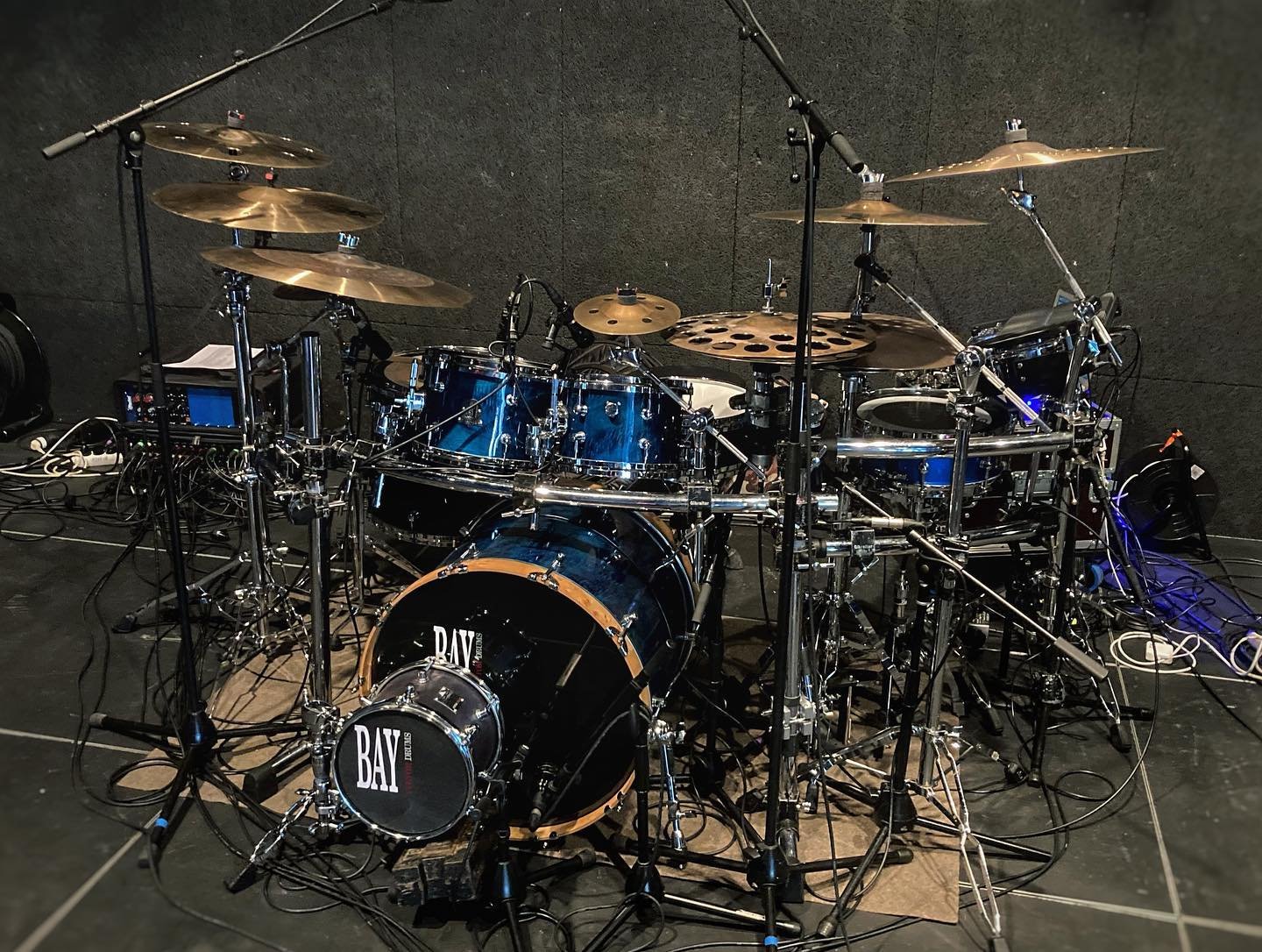 Another day at the office with @lowdy_williams ππ»π₯
#lowdywilliams #drums #hiphop #live