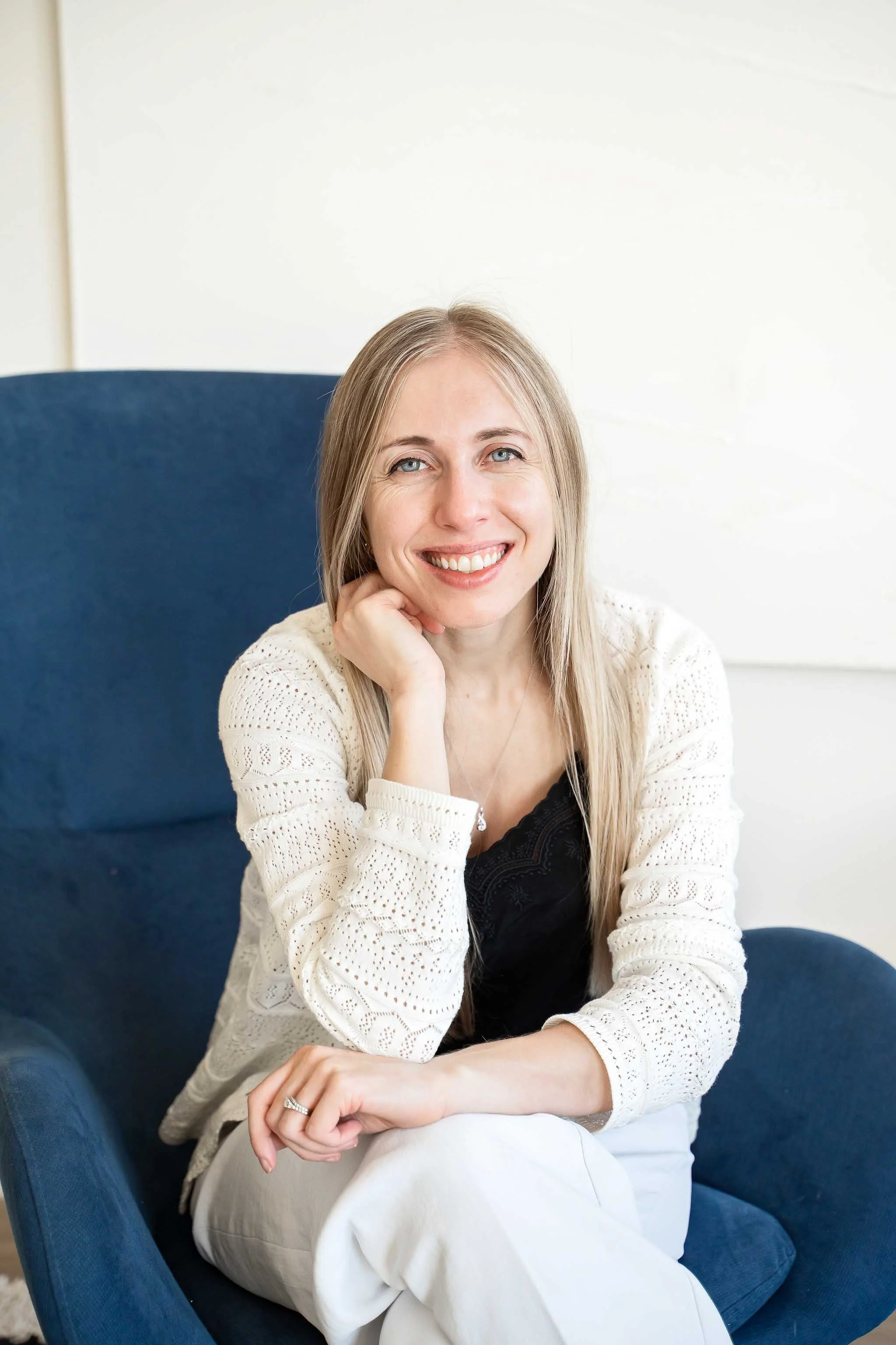 Jessica Dawson, couples therapist at NU Psychology, supporting couples in Calgary