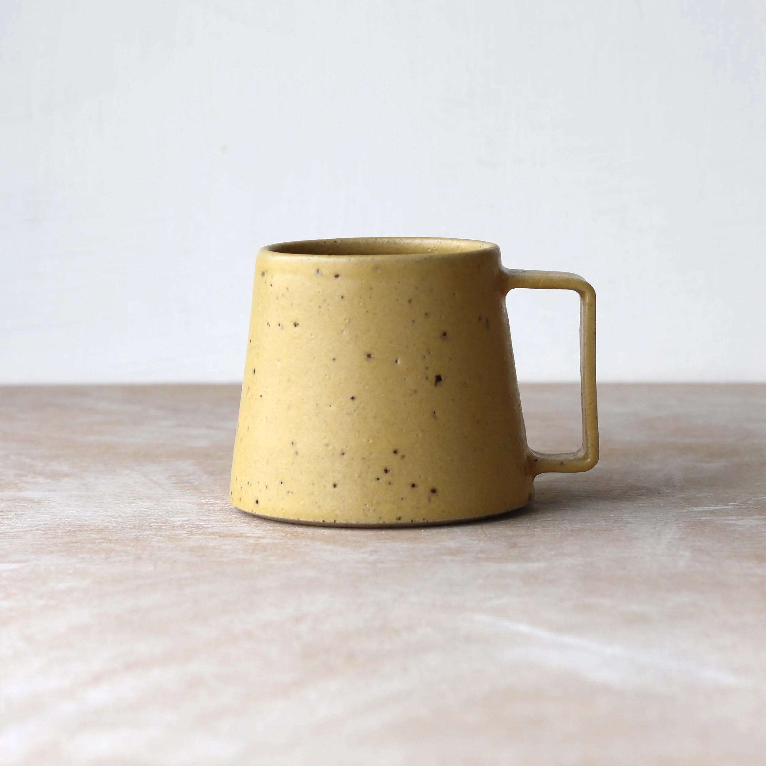 Stoneware Mug in Yellow