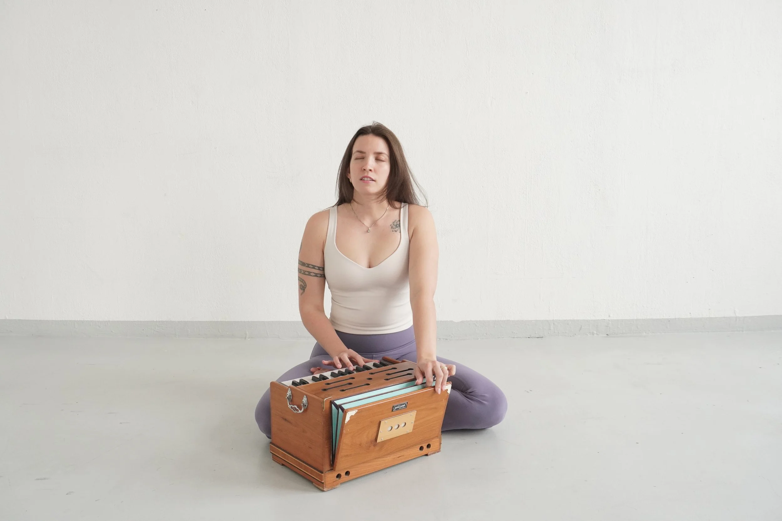 HARMONIUM WORKSHOP ( Foundations ) w/ Felicia Walker