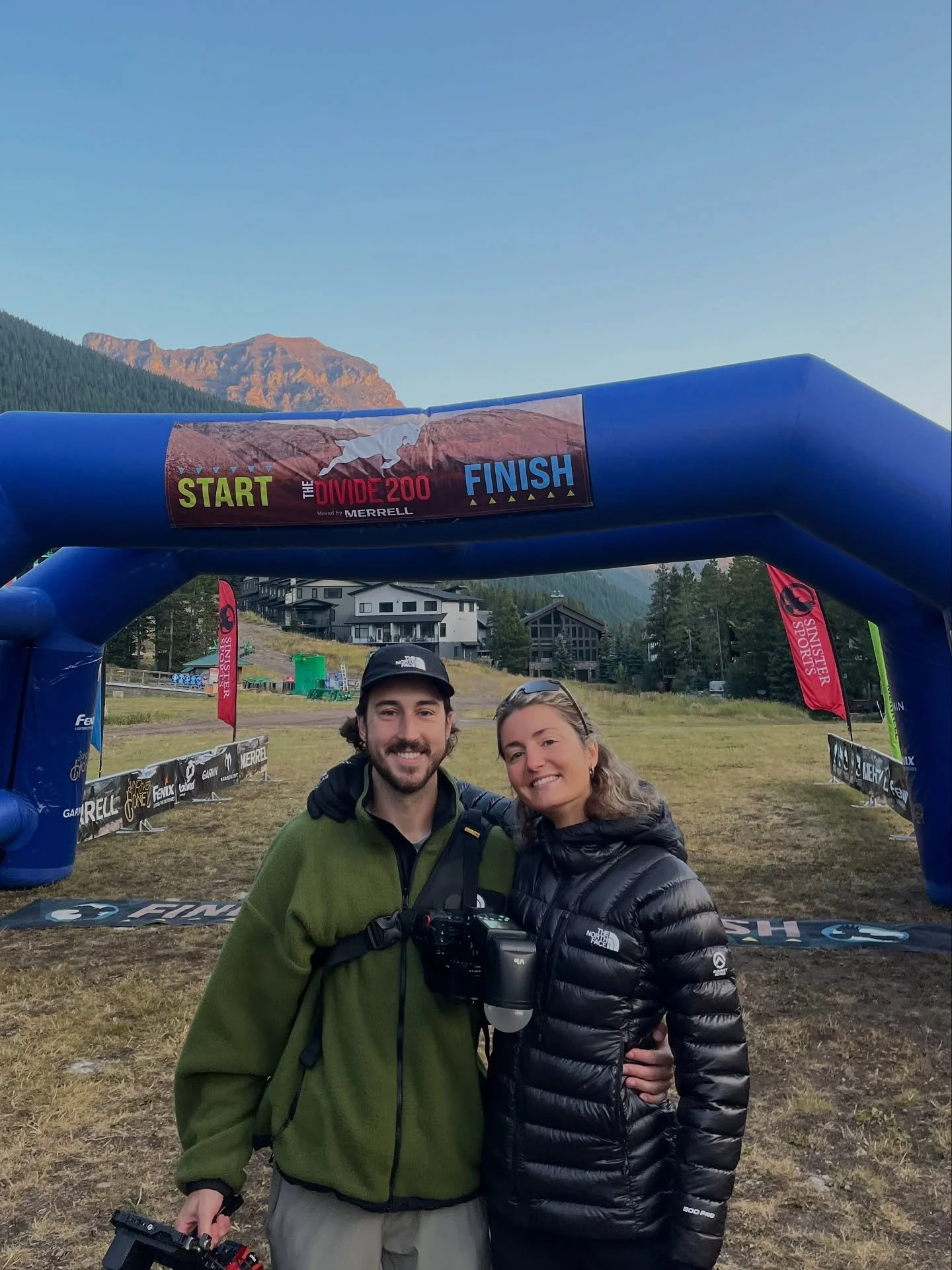 Des montagnes &agrave; perte de vue, pas beaucoup de sommeil, des amiti&eacute;s pr&eacute;cieuses, des montagnes russes d&rsquo;&eacute;motions, merci @emmasdeguara pour m&rsquo;avoir fait confiance dans cette aventure. Tu es un exemple de courage, 