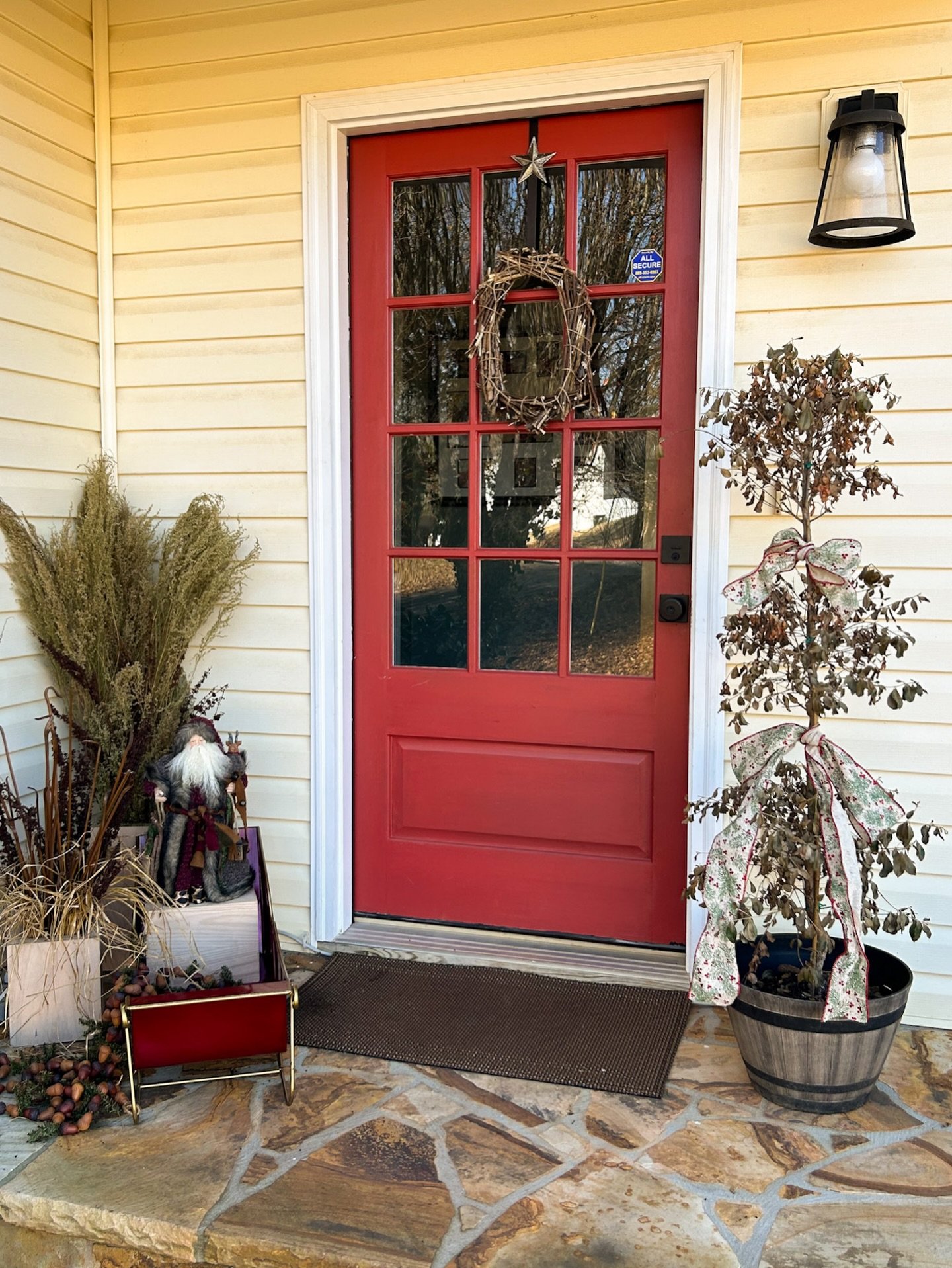 Who&rsquo;s excited for the holidays!!?? This front porch decor turned out beautifully. We used what our client had and added our touch to bring it all to life! We were able to use a variety of our dried florals to spruce it up and we love how it tur