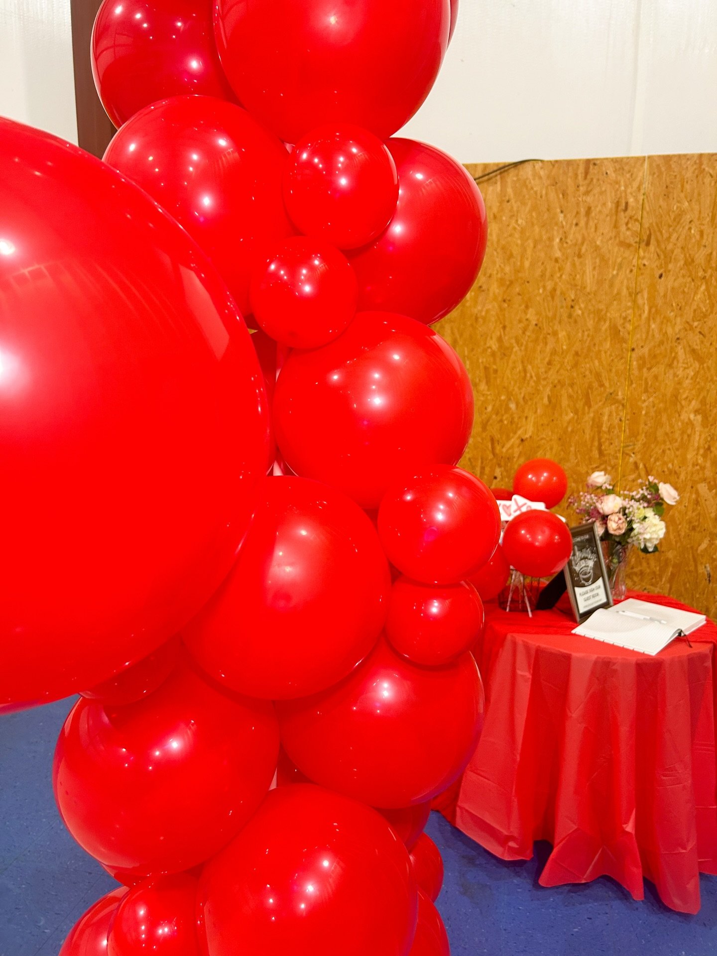 February 2, 2025: We crafted a stunning, Ultra-Original Balloon Tower and added a few artificial floral arrangements to dress up the tables. The scene was set for a perfect potluck. #MFDSevents #BNBtower