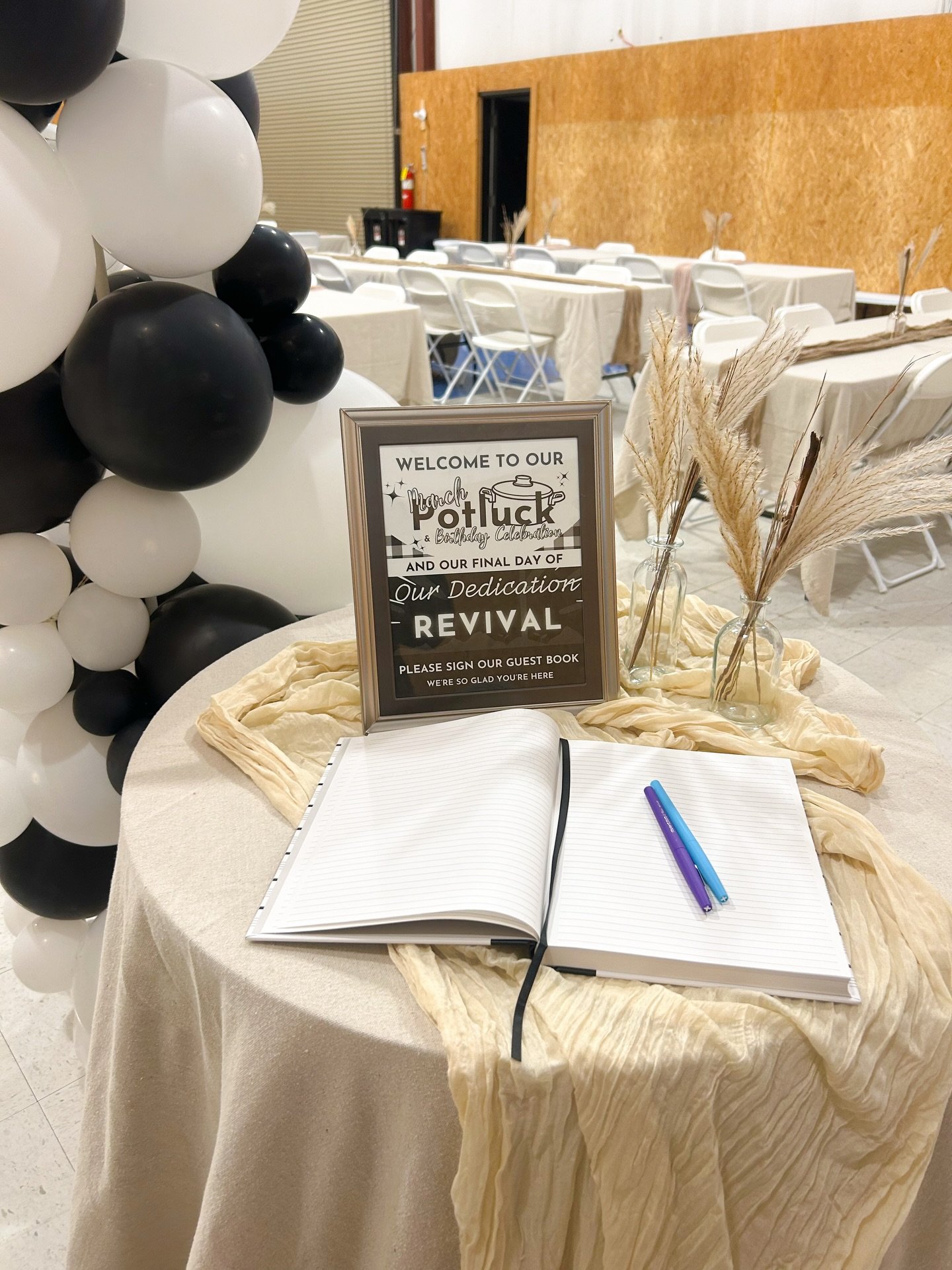 February 28 - March 2, 2025: Upon entering the fellowship hall, guests were welcomed with a welcome table. We added another black and white Ultra Original Balloon Tower and complemented the display with two dried petite arrangements.