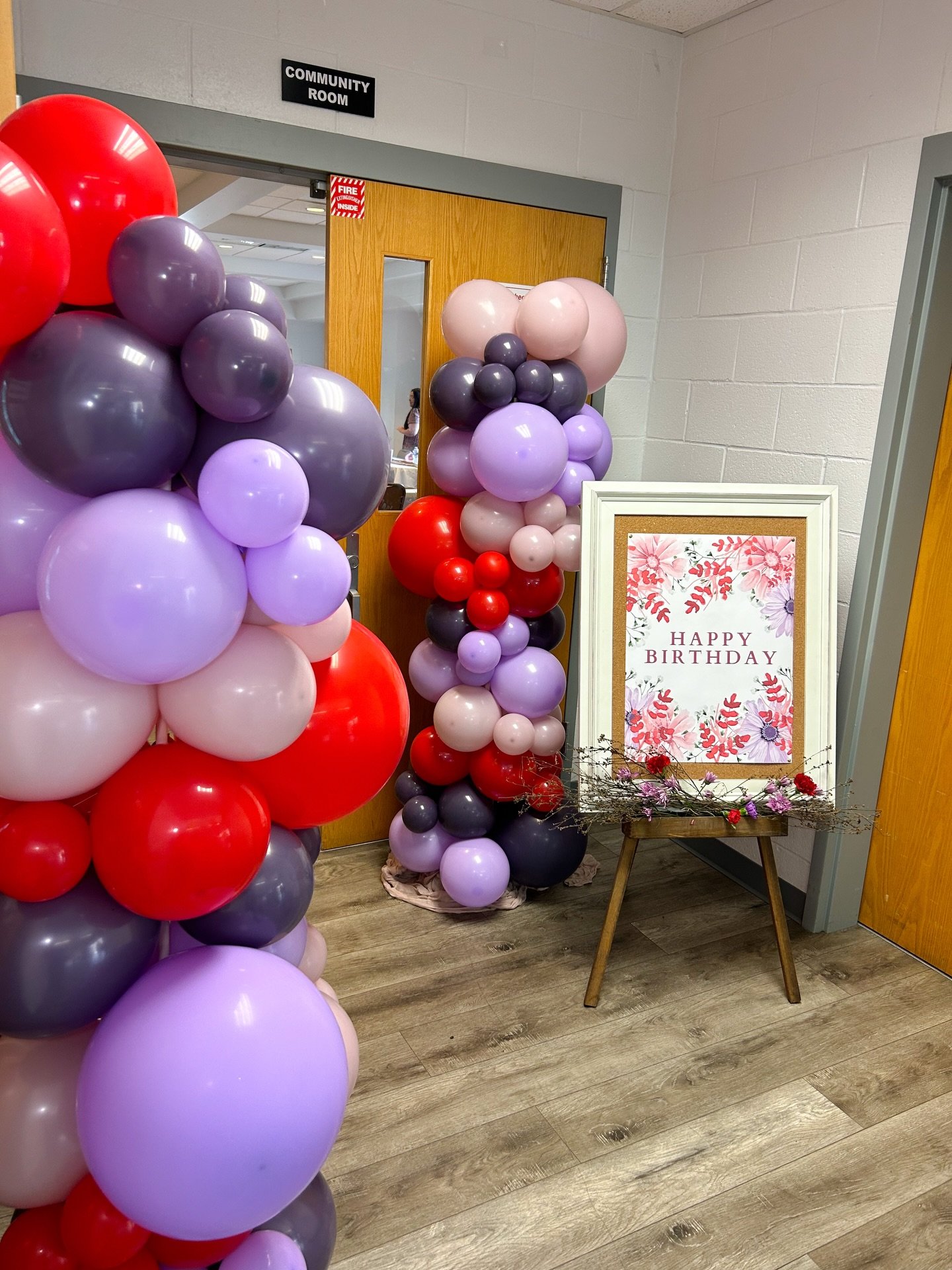 March 8, 2025: The guests were welcomed with a beautiful welcome sign framed perfectly by two Ultra Original Balloon Towers. Visit our website and read more about this Surprise Party!  #MFDSevents #BNBtower