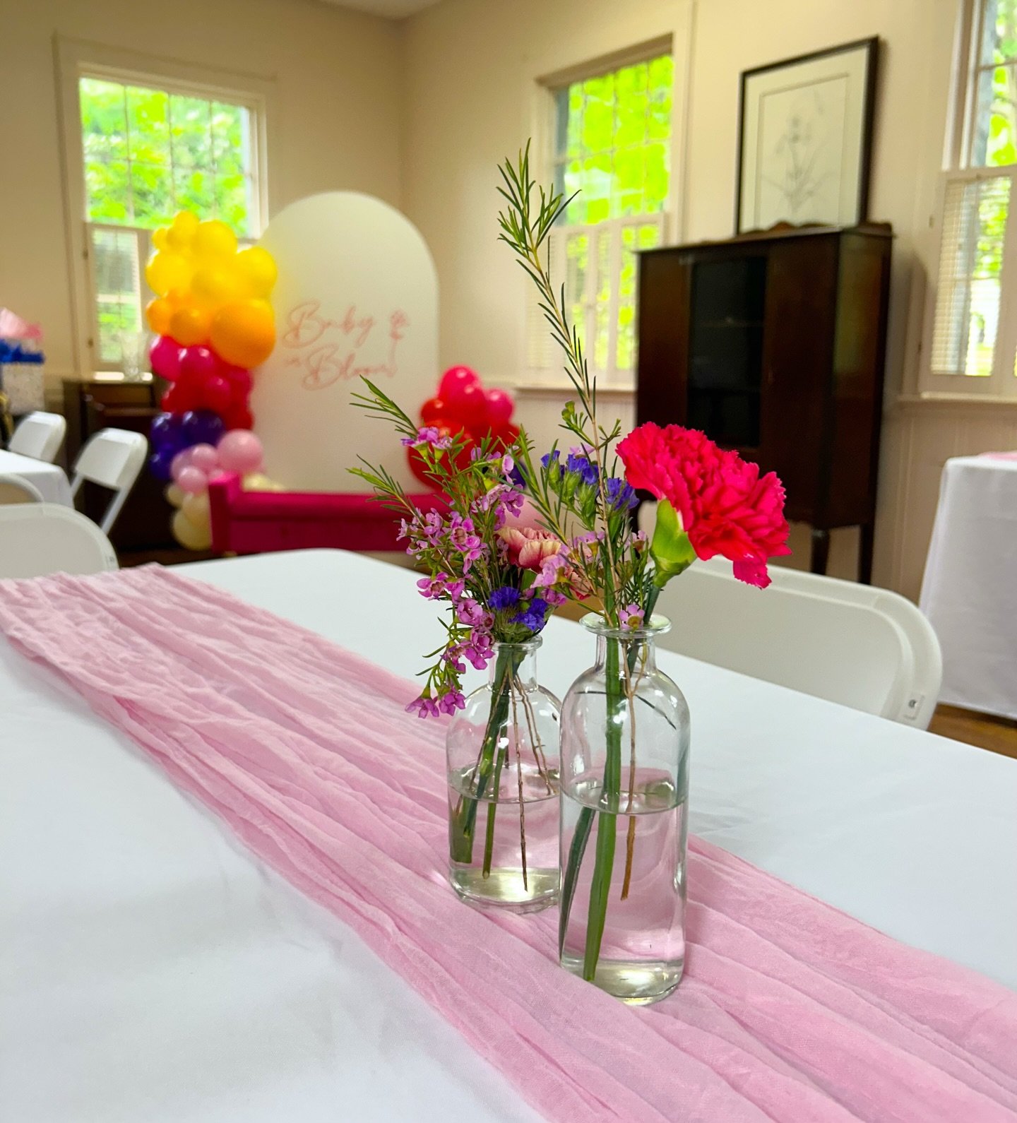 May 3, 2025: A beautiful backdrop with our Hot Pink Bench greeted everyone as they entered. An Ultra Original Balloon Garland added a playful splash. It turned out so lovely and the party flowed flawlessly. Click the link in our bio and let us plan y