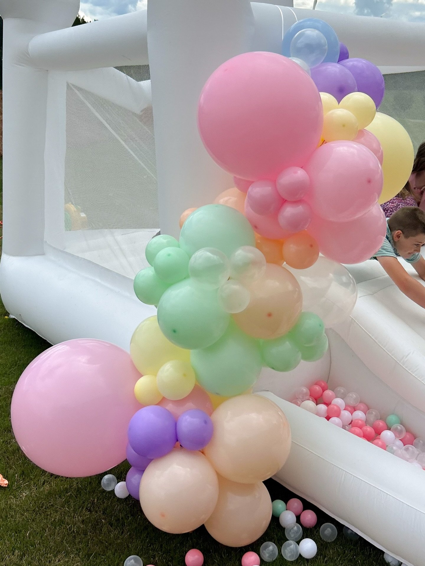 May 4, 2025: No party would be complete without a Balloon Garland!! We added our Ultra Original Balloon Garland to this bouncy house and it added the perfect touch! The kids had a blast bounching all day and the balloons looked as good as new when we