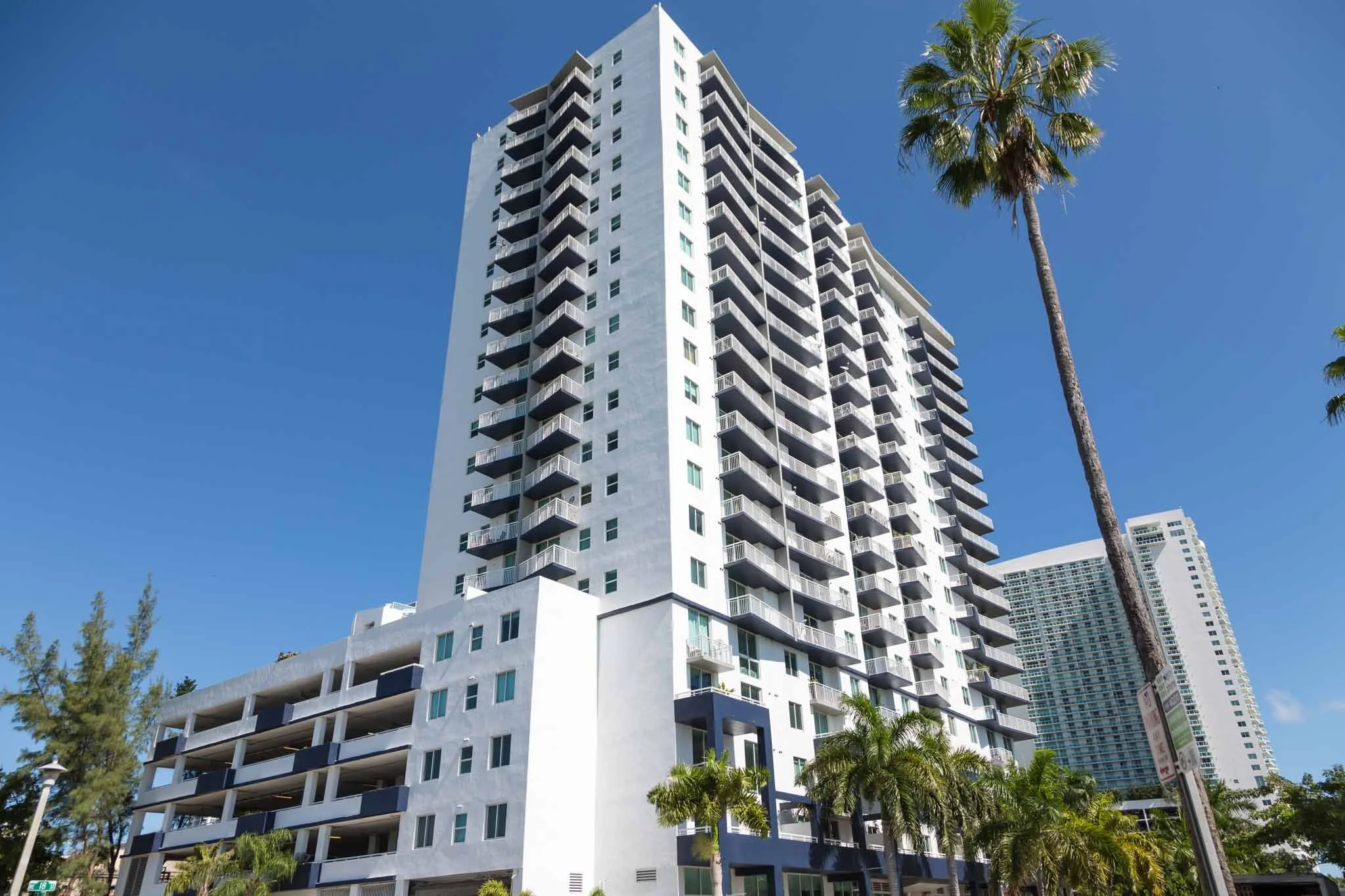 Biscayne Plaza-7686.jpg