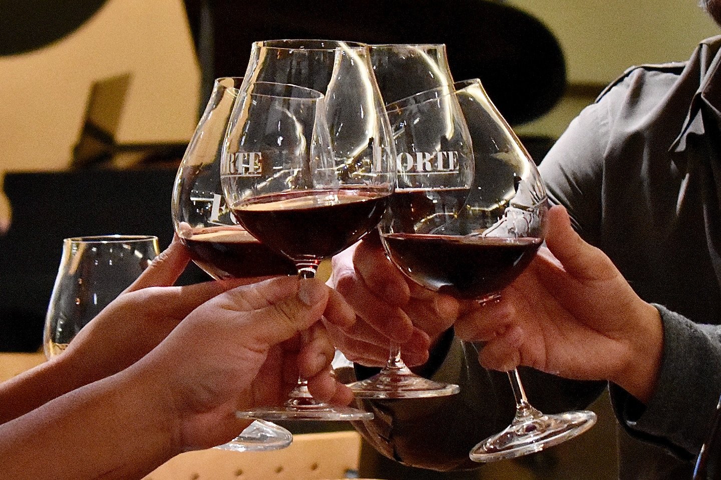 𝖢𝗁𝖾𝖾𝗋𝗌 𝖳𝗈 𝖳𝗁𝖾 𝖶𝖾𝖾𝗄𝖾𝗇𝖽! Stop by for a glass of wine until 4pm today, or buy a bottle to take home &amp; enjoy over the weekend ☀️

#ForteatStandard #portlandwine #pdx #pdxbars #pdxwinebar #pdxcafe #portlandcafe #coffeeandwine 
coffee