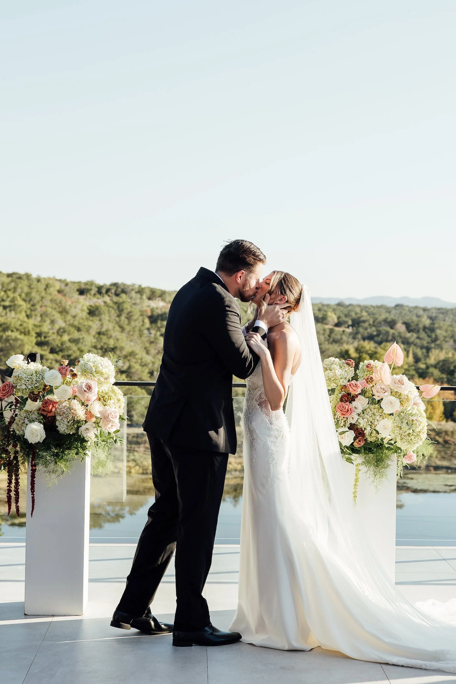 Wedding Florals at The Videre Estate in Wimberley: A Mauve, Blush &amp; Green Design