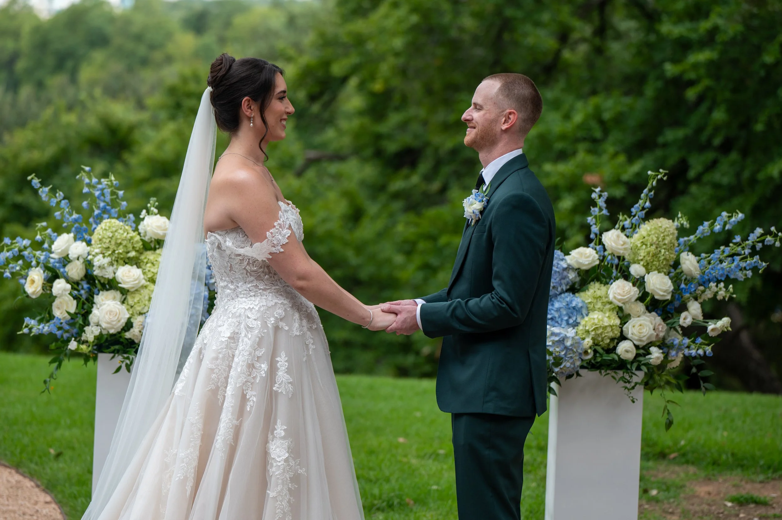 Angela &amp; Brandon | Blue and White Wedding Florals at the Four Seasons Austin