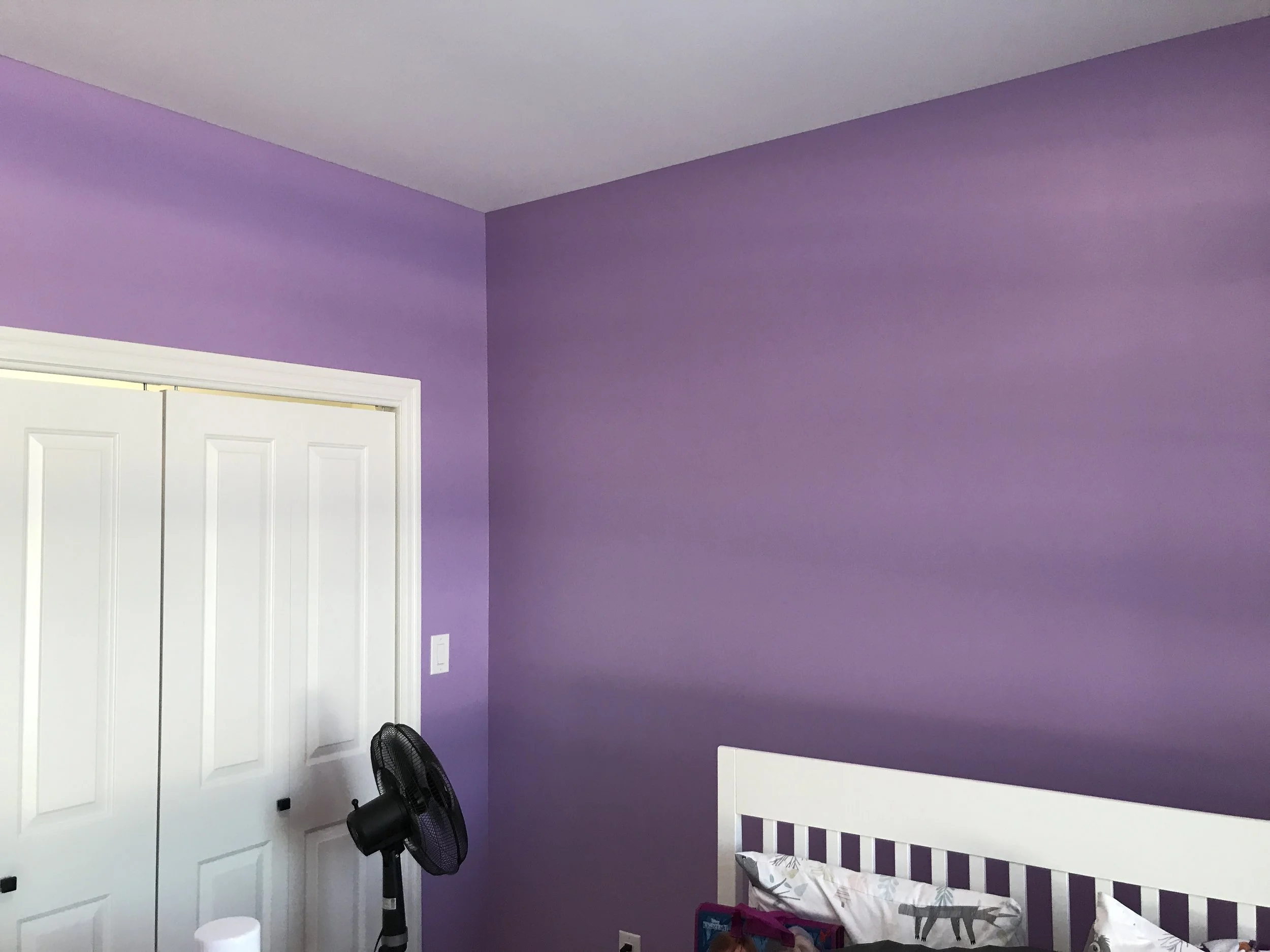 Purple bedroom for girl, purple accent colours