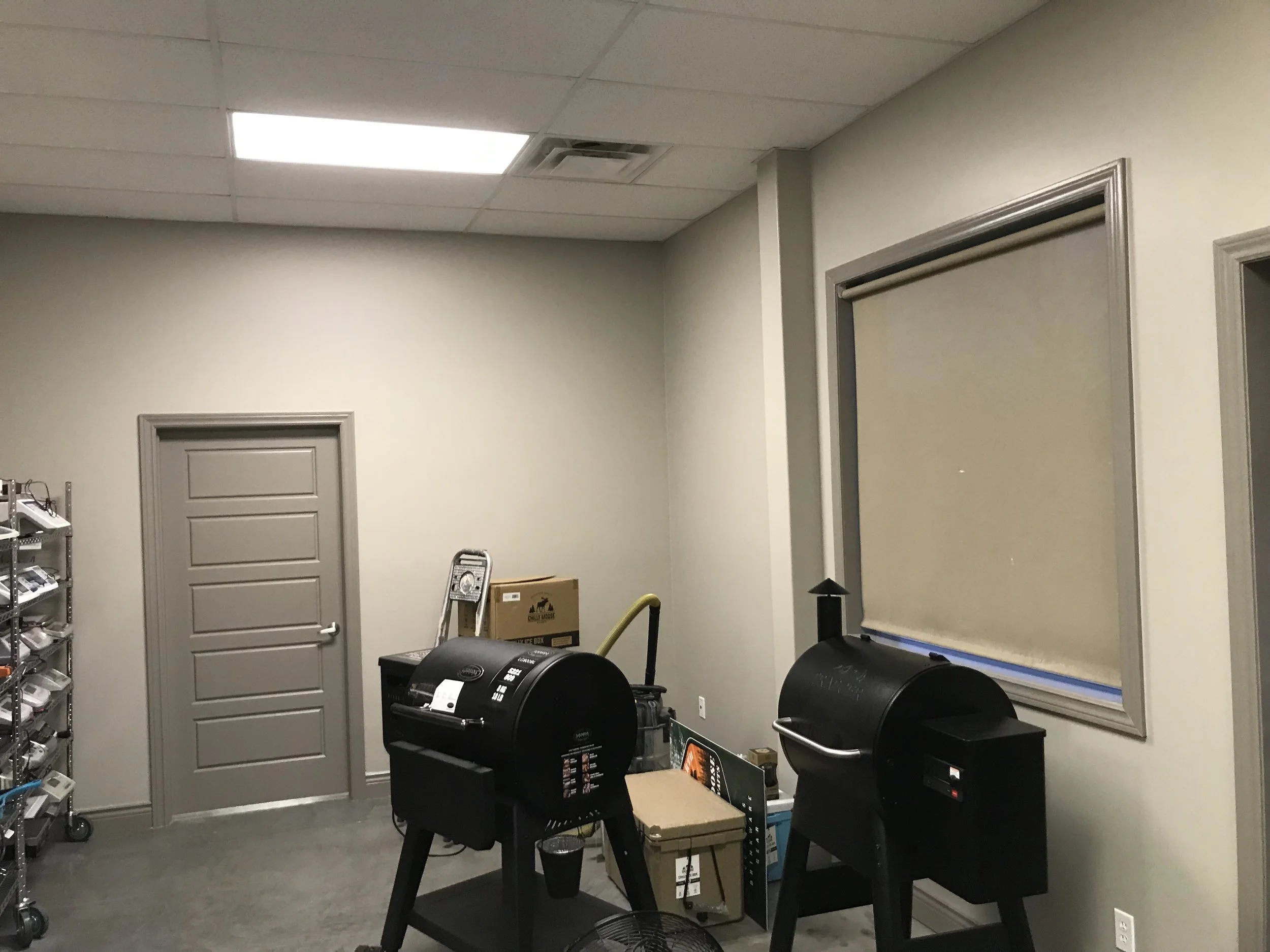 Painting walls, trim and doors in commerical office space, commercial painter 