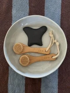 FACE GUA SHA + 2 X FACE BRUSH SET