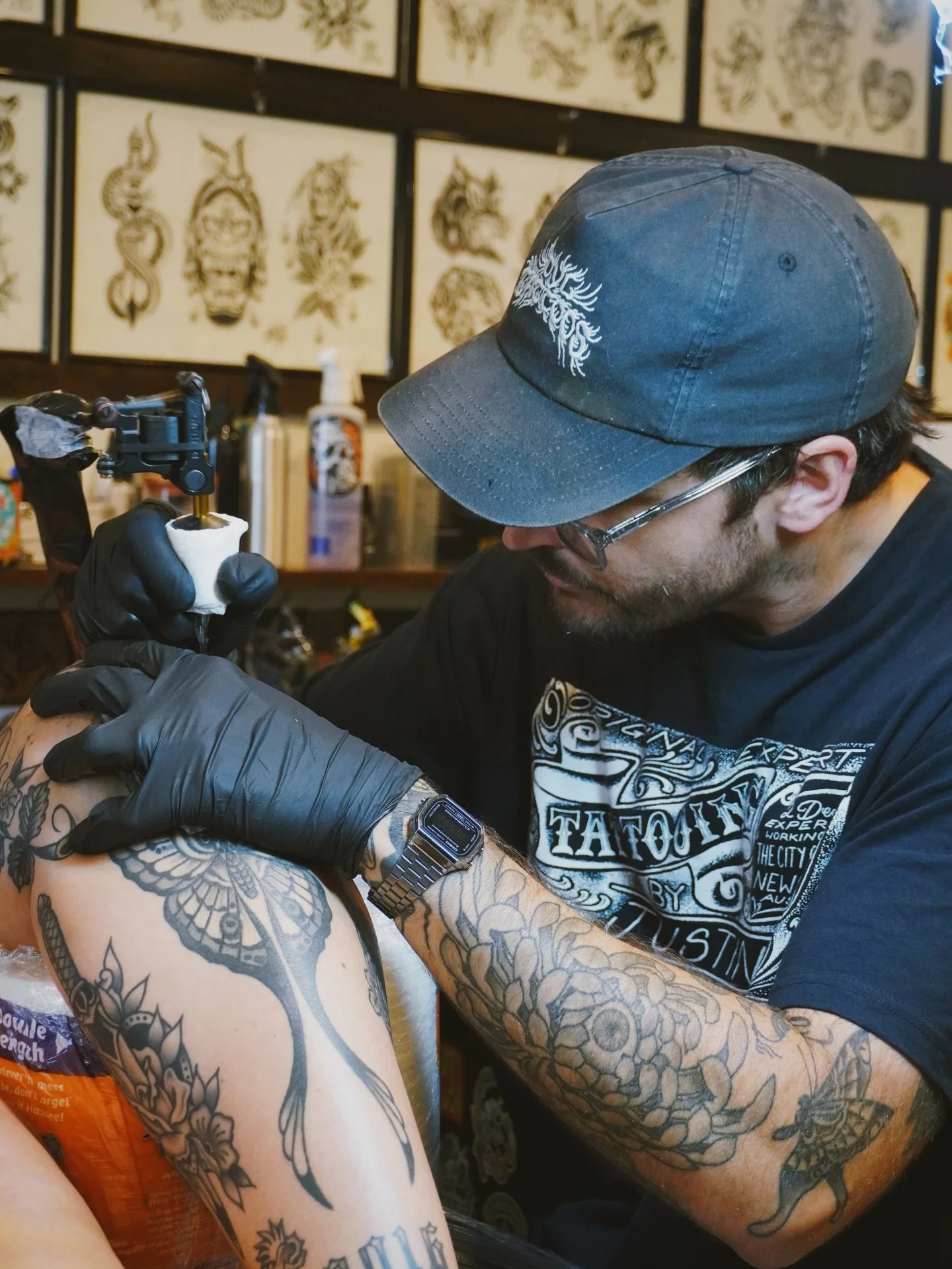 The shop sweetheart, your mum&rsquo;s favourite, and Haydn&rsquo;s work wife&hellip; it&rsquo;s @dalehesseytattoo 💌 He&rsquo;s got some free time coming up, maybe you should message him and book in a tattoo&hellip;