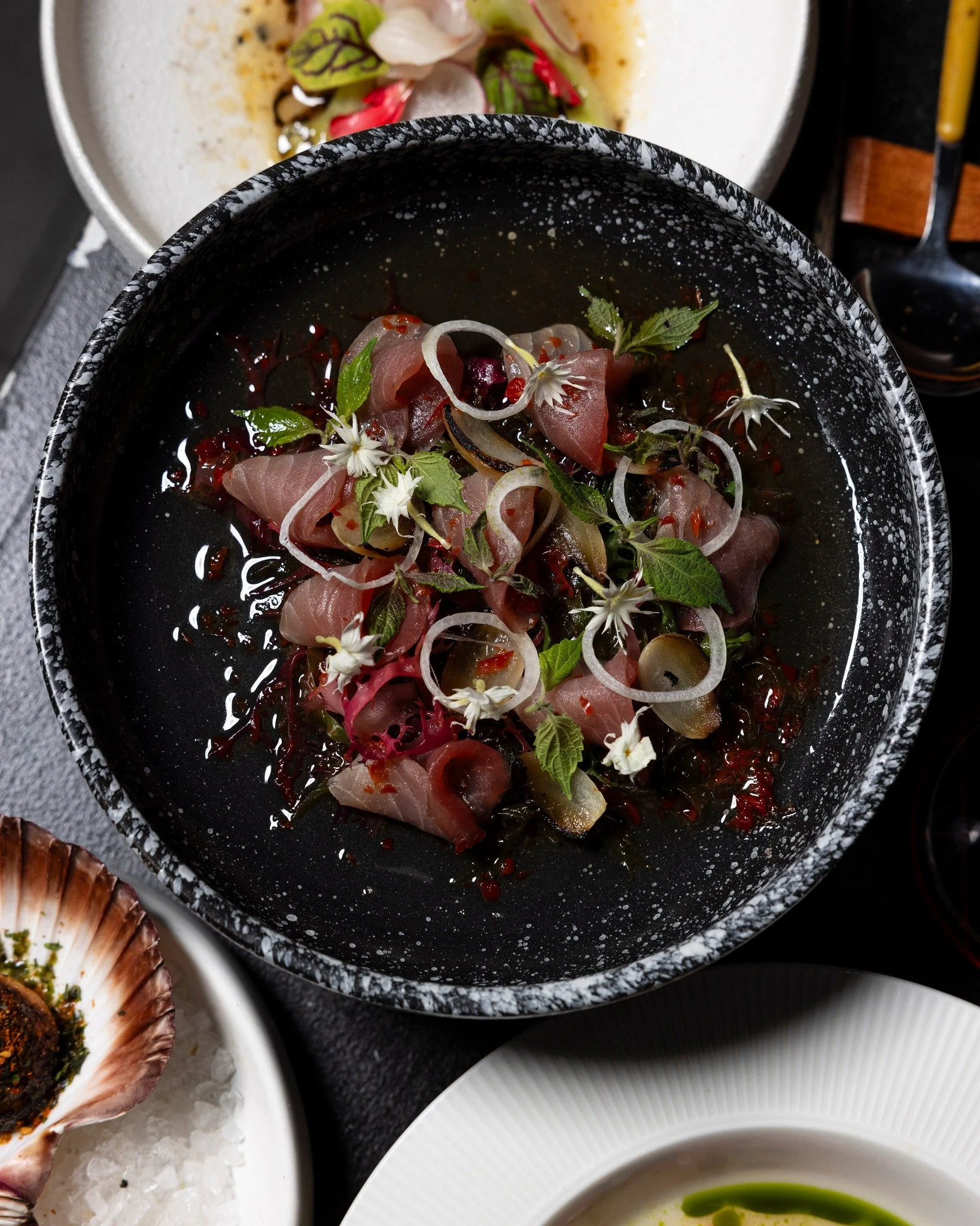 Celebrate the season with raw Bluefin Tuna and a punchy Nước Chấm.

The sauce balances spice, citrus, and sweetness, while shiso and onion give freshness and aroma. Tosaka seaweed layers depth and minerality, making every bite bold and festive.

A di